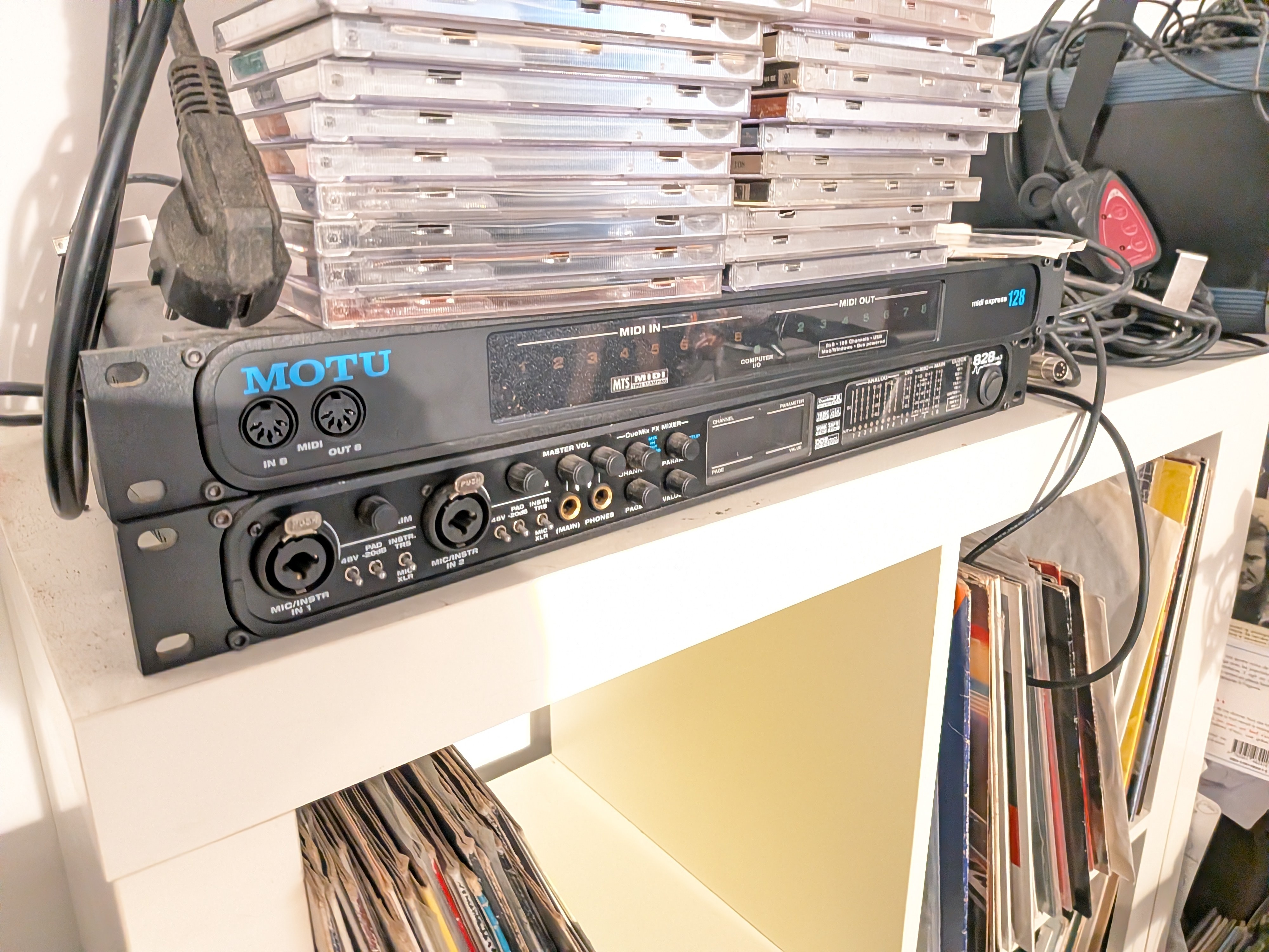 Vends MOTU midi express 128 