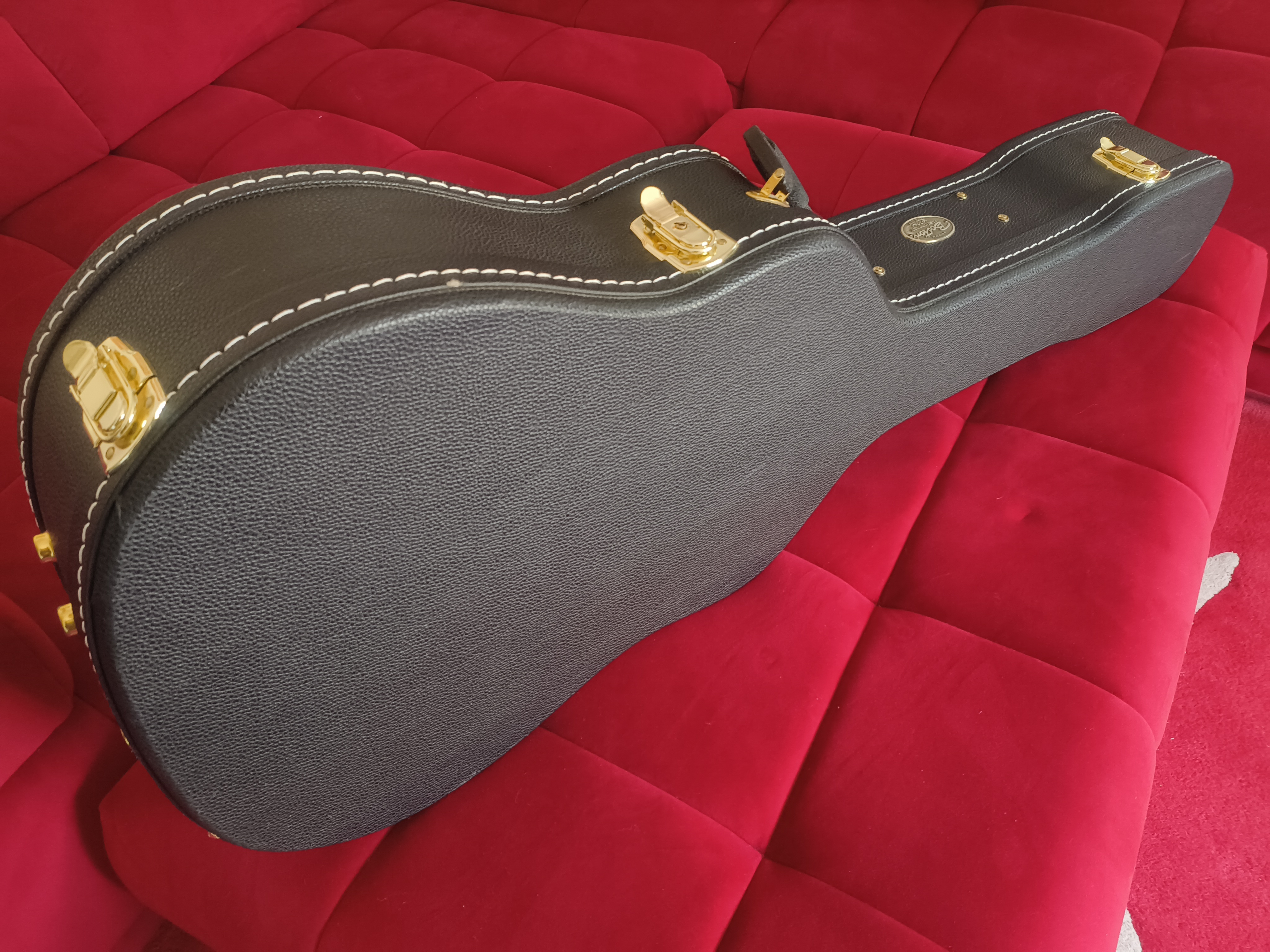 Vends étui rigide pour guitare Folk