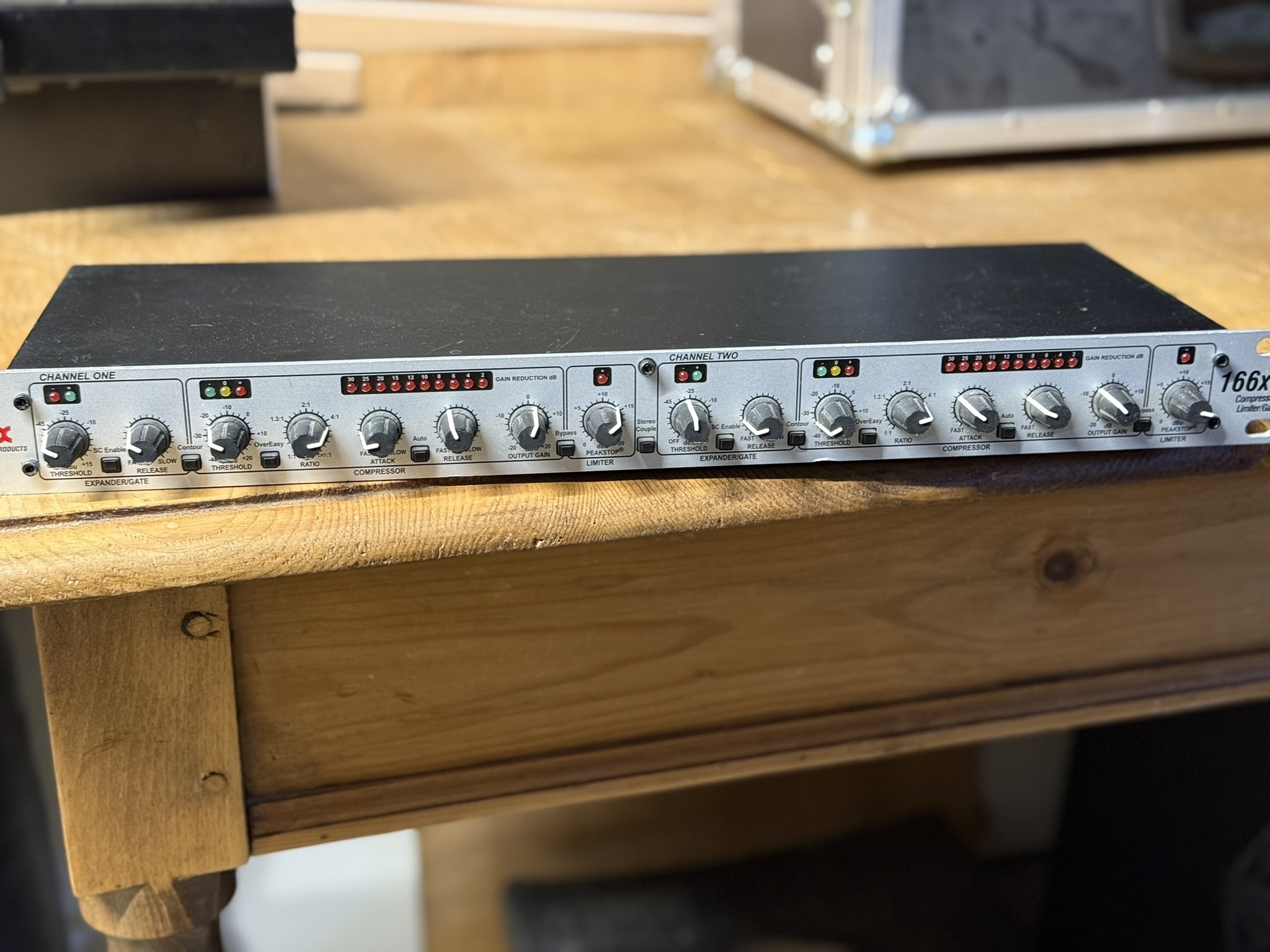 dbx 166xs – Compresseur / Limiteur / Gate stéréo 19" 1U