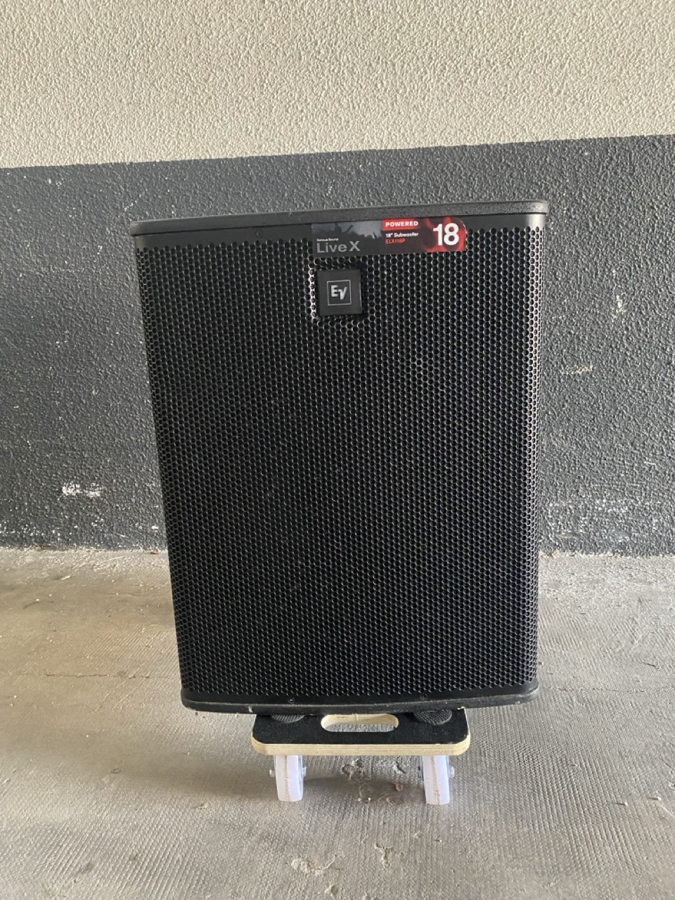 Sub amplifié EV ELX 118P