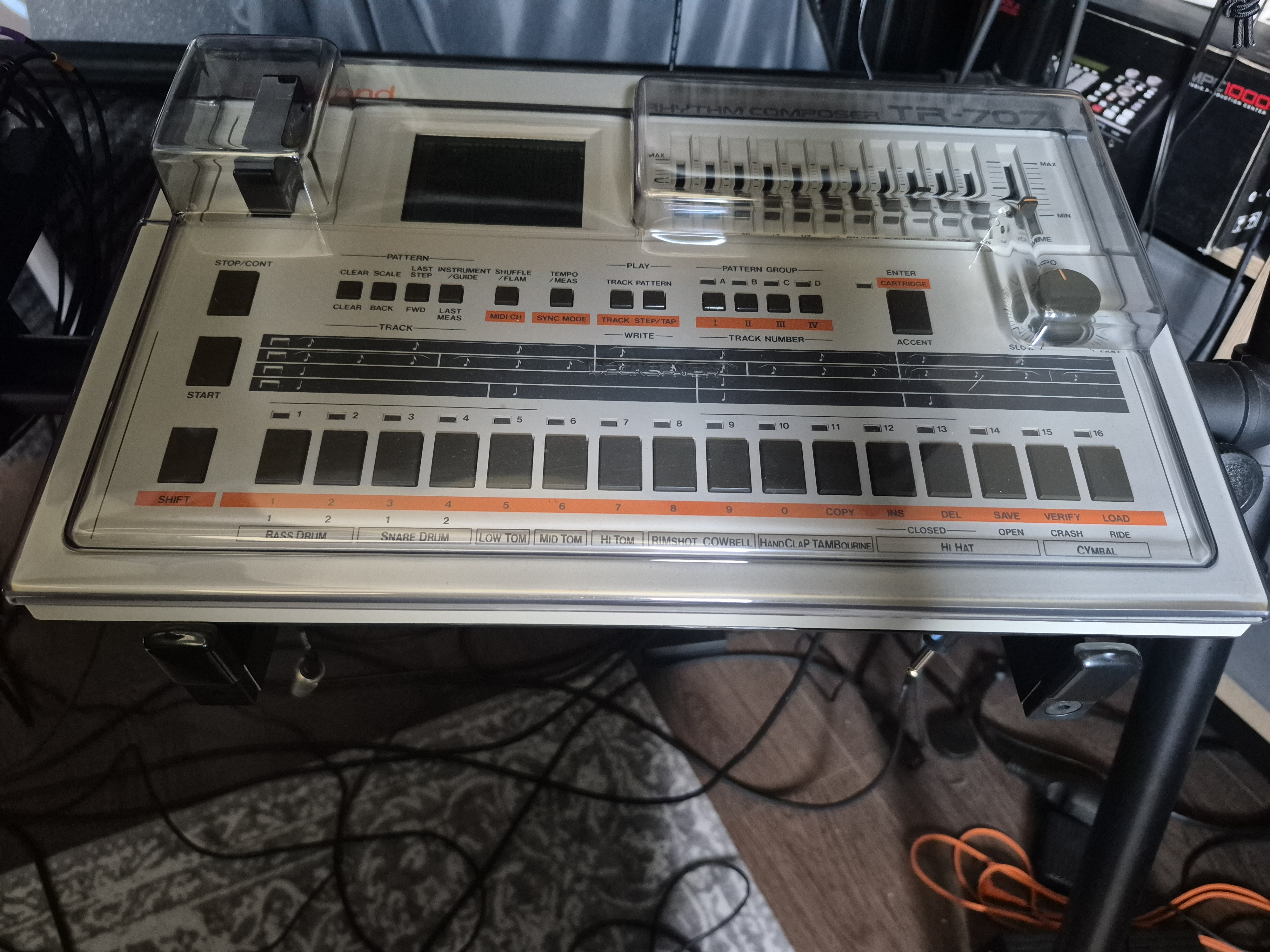 Roland TR-707 hka v2 Révisée