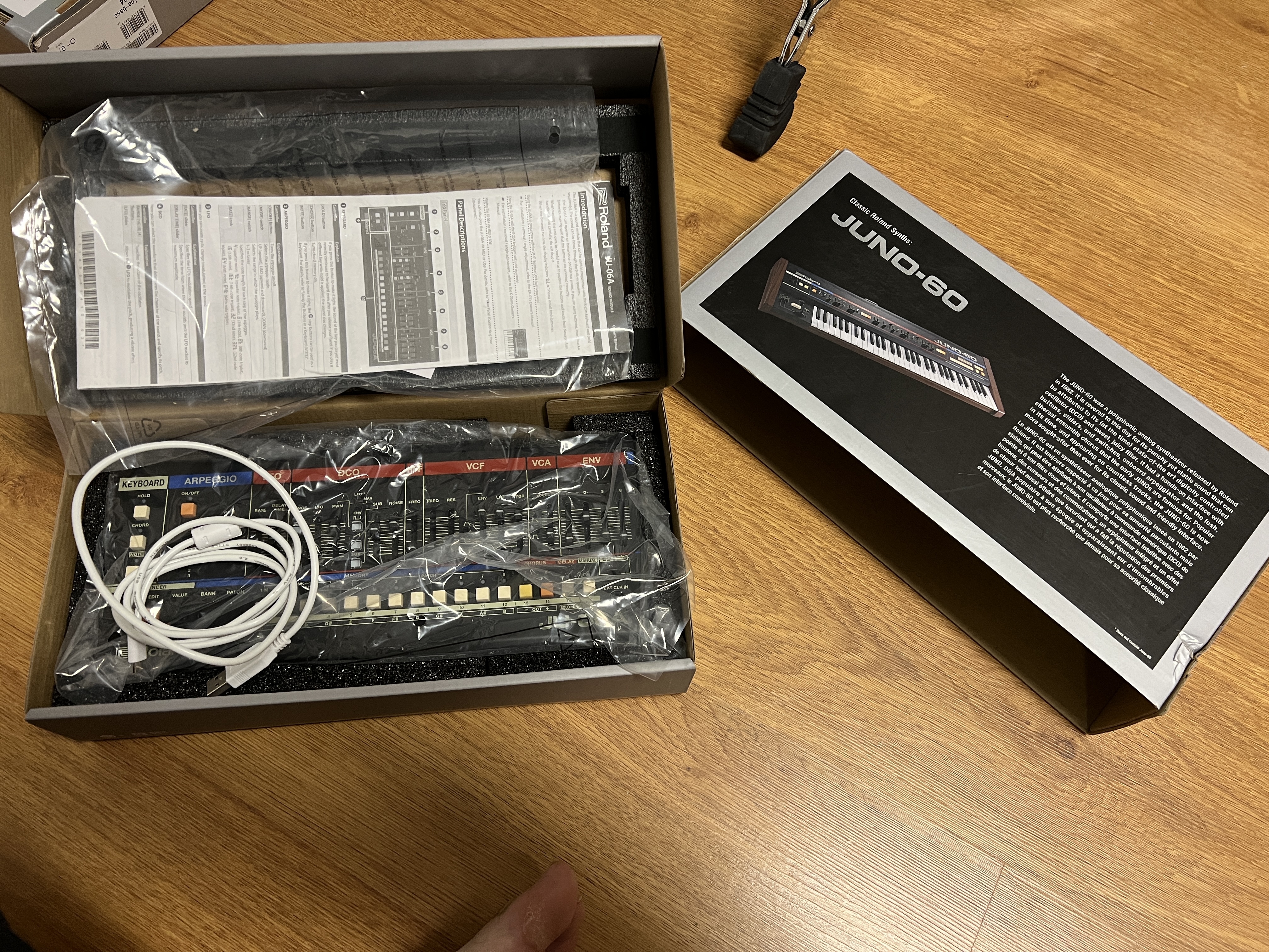 Vends Roland Boutique JU-06A - très peu servi