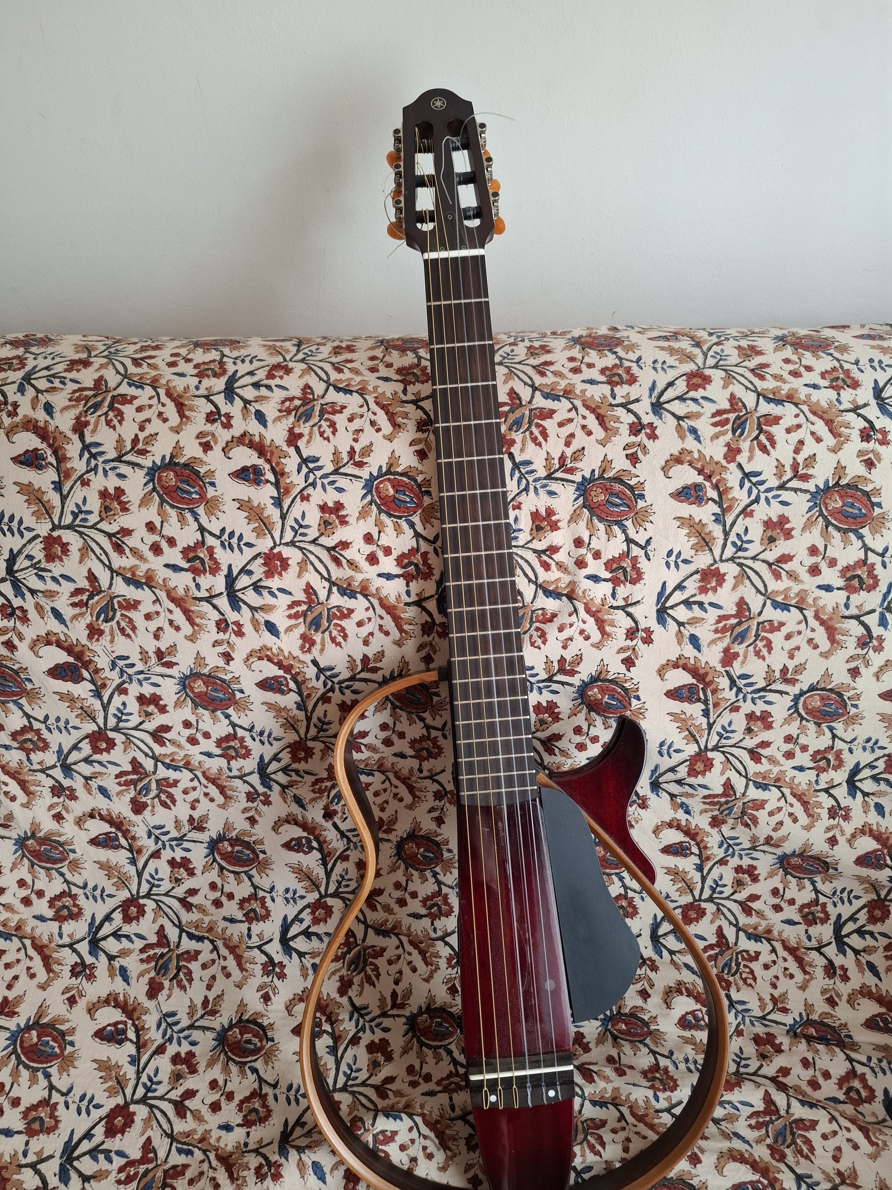 vends Yamaha SLG 200N crimson red burst