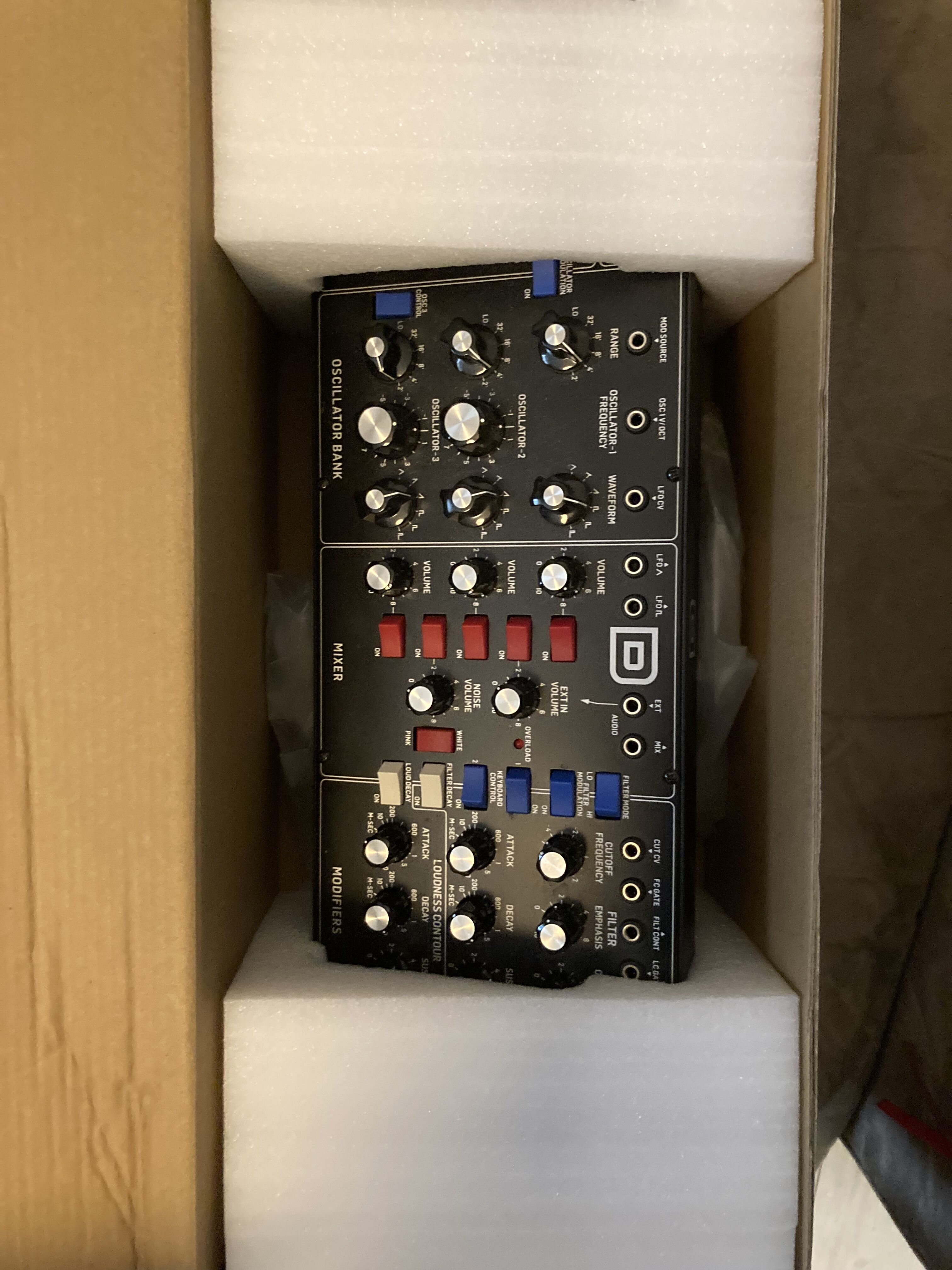 Vends berhinger model D