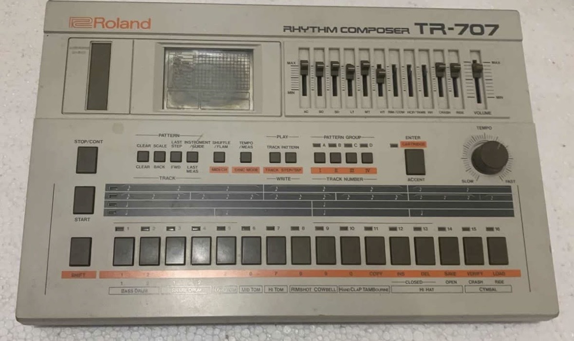 Roland tr 707