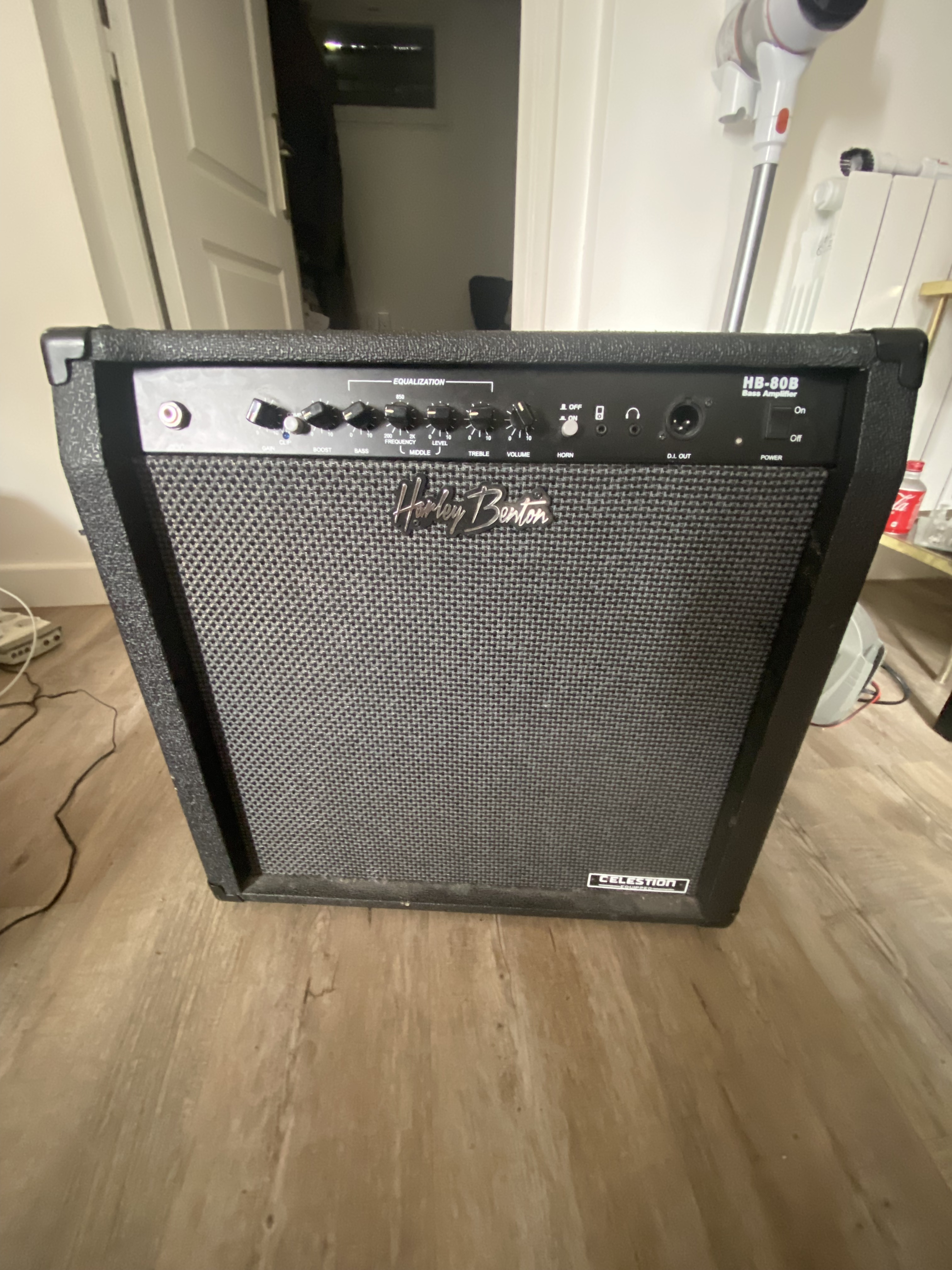 HB-80B – 80W RMS, HP Celestion 15"