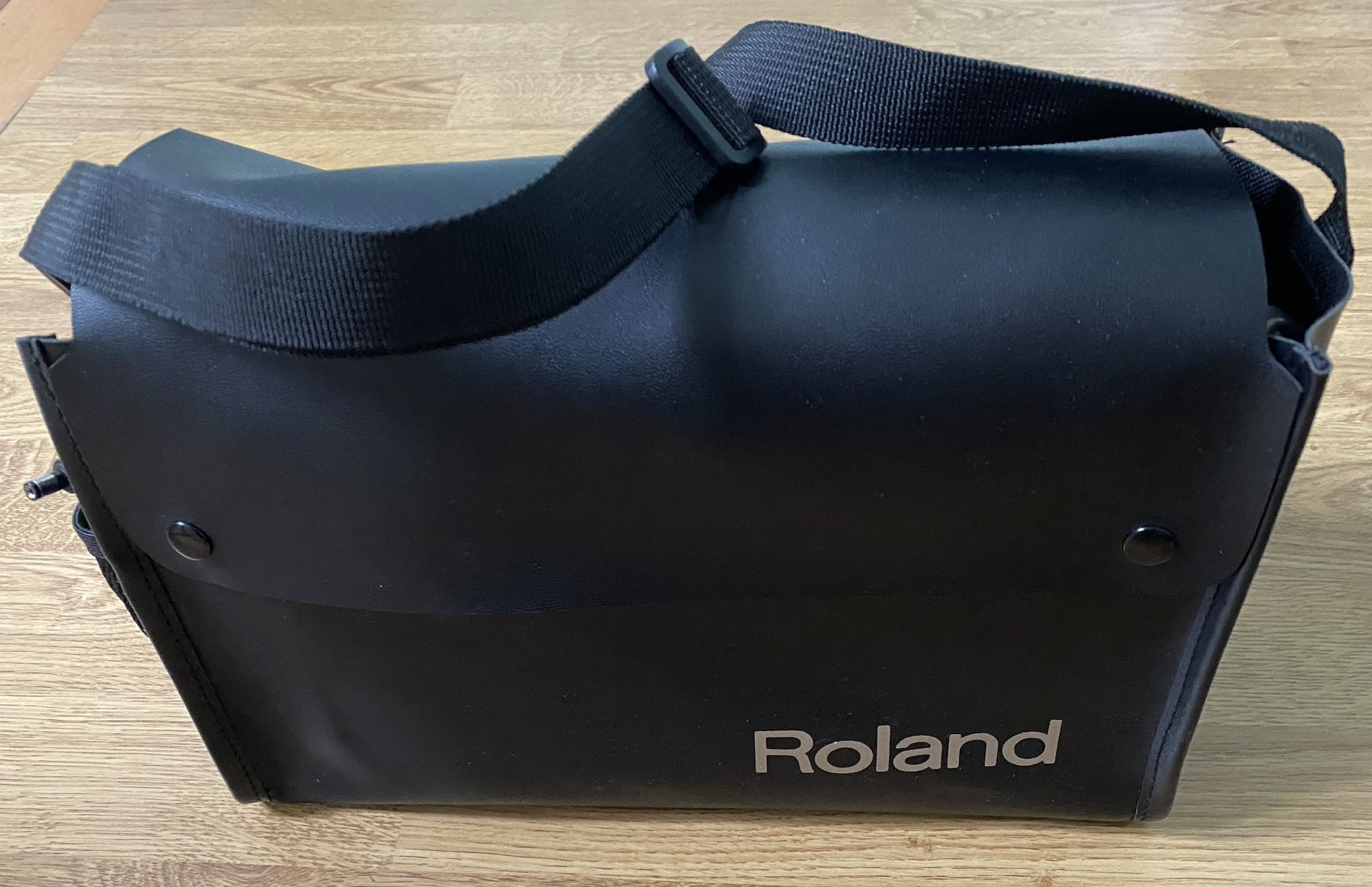 Roland Mobile Cube (5563)