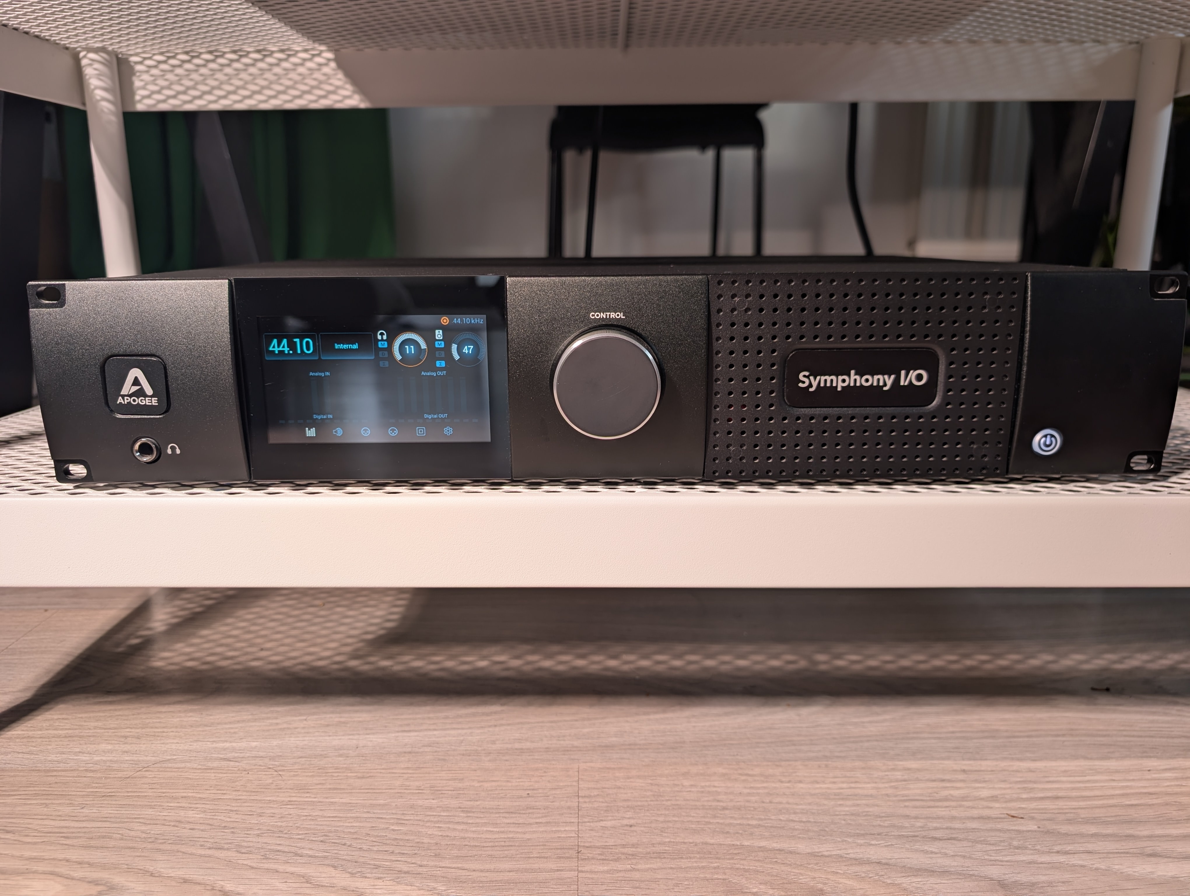 Vends Chassis Apogee Symphony I/O Mk II Thunderbolt (MAC)+Module intégré A2x6 Symphony i/o (2025 - Sous garantie) - Comme neuf 