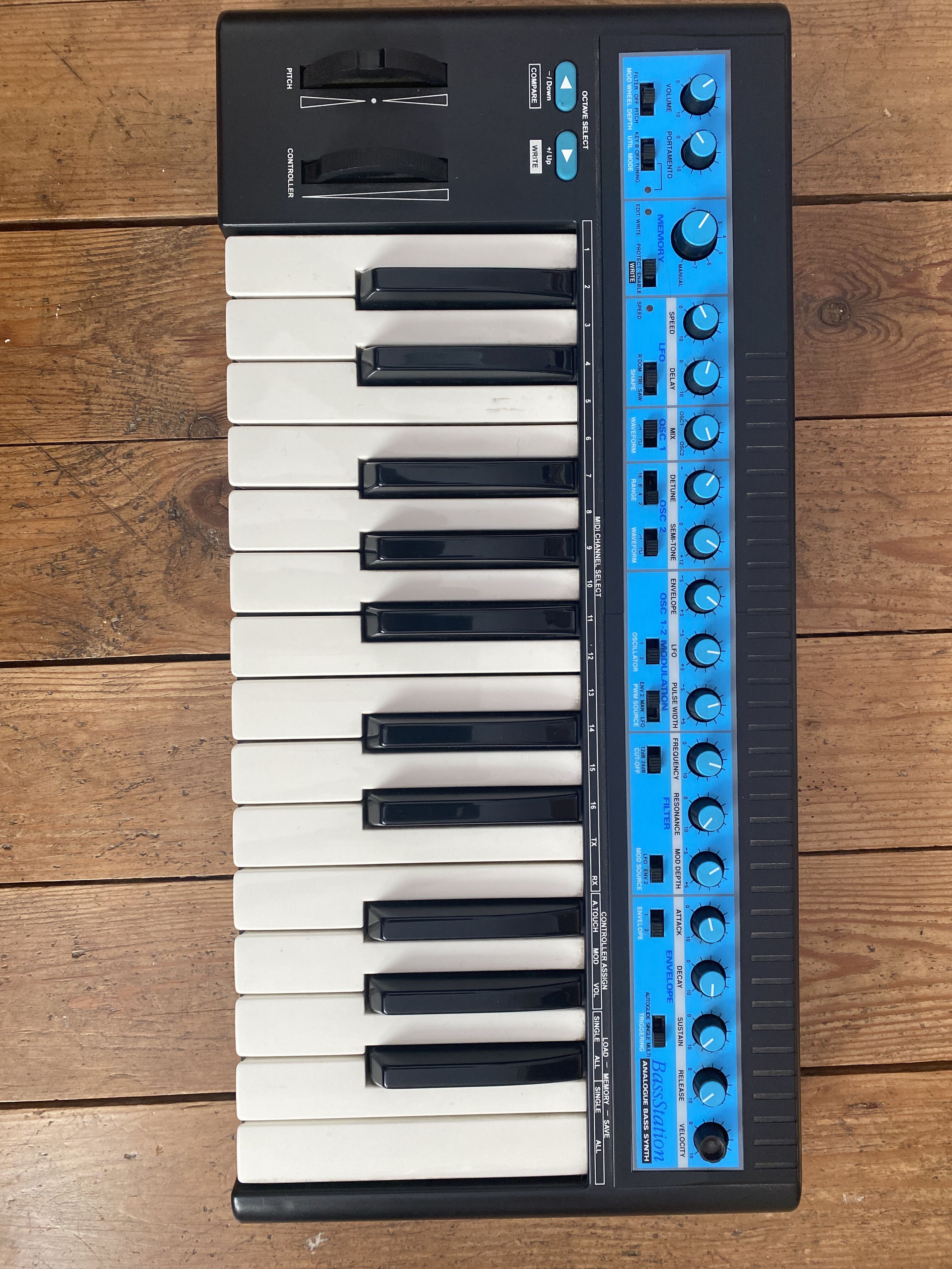 Novation BassStation MK1