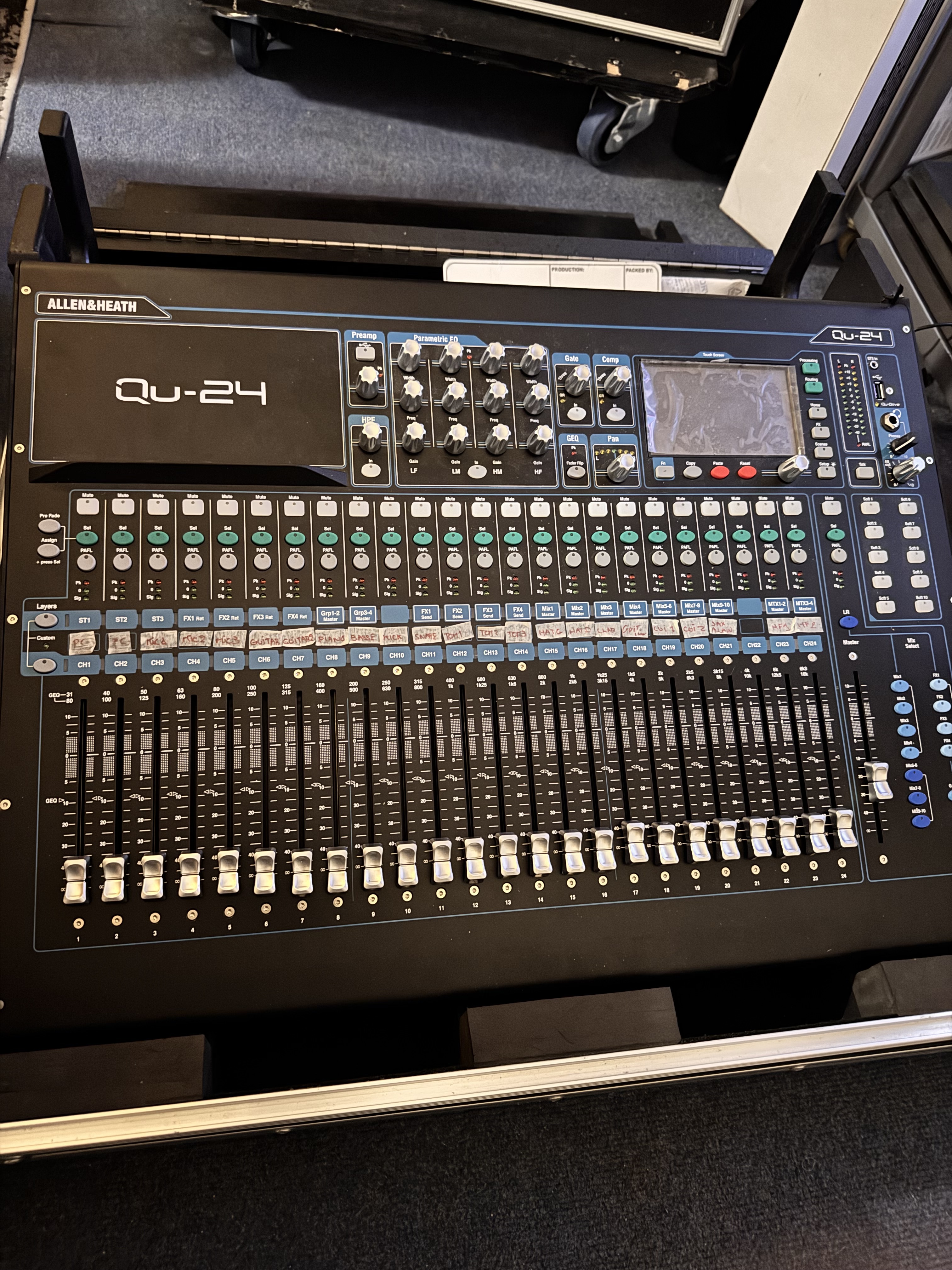 Régie complète Allen & Heath Qu-24 Chrome + AR2412 + Gatorcase GTourQU24 + Touret EtherCON 50m
