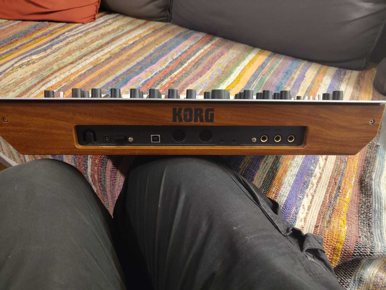 Korg Minilogue (2221)
