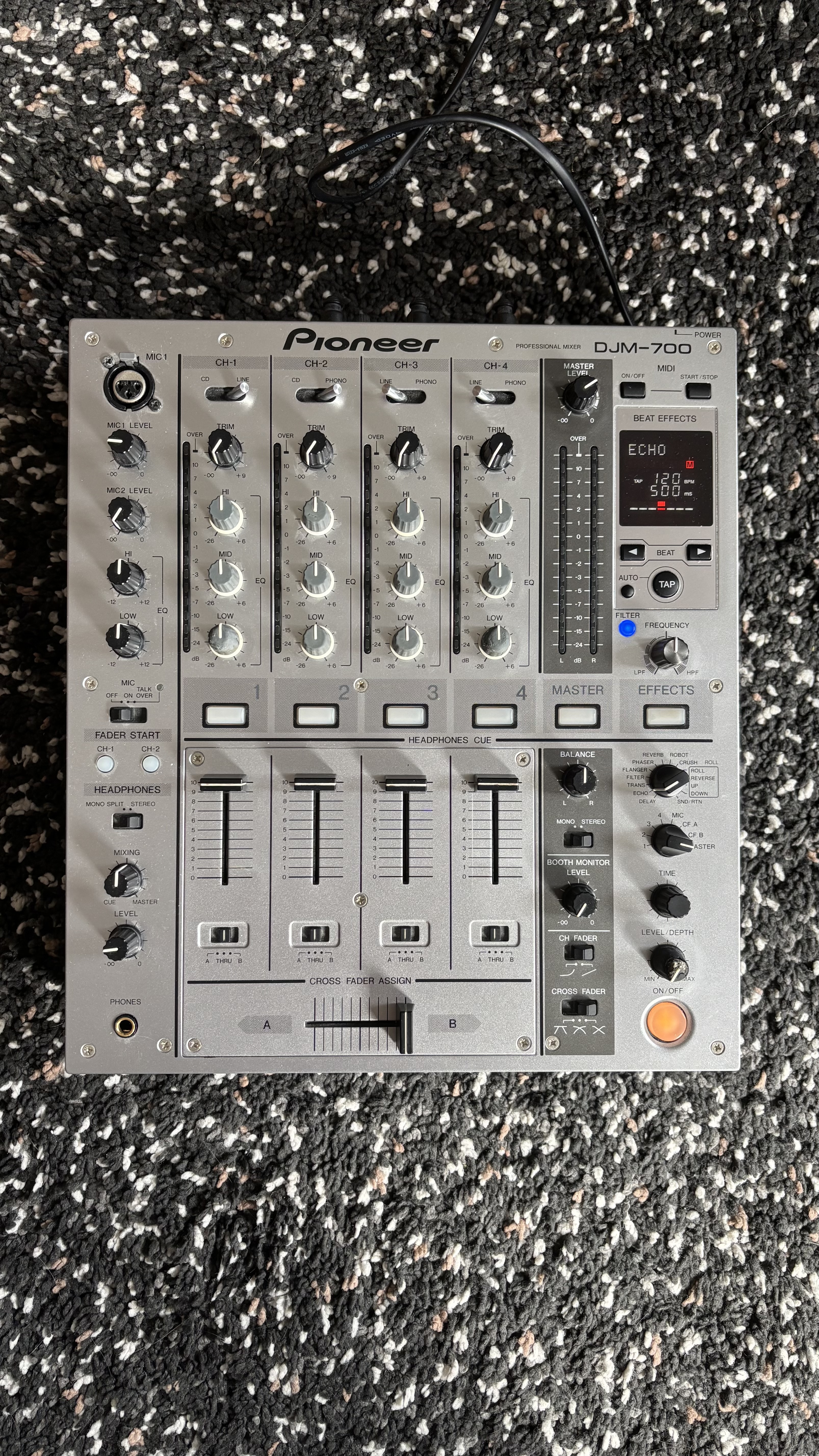 Table de mixage Pioneer DJM-700