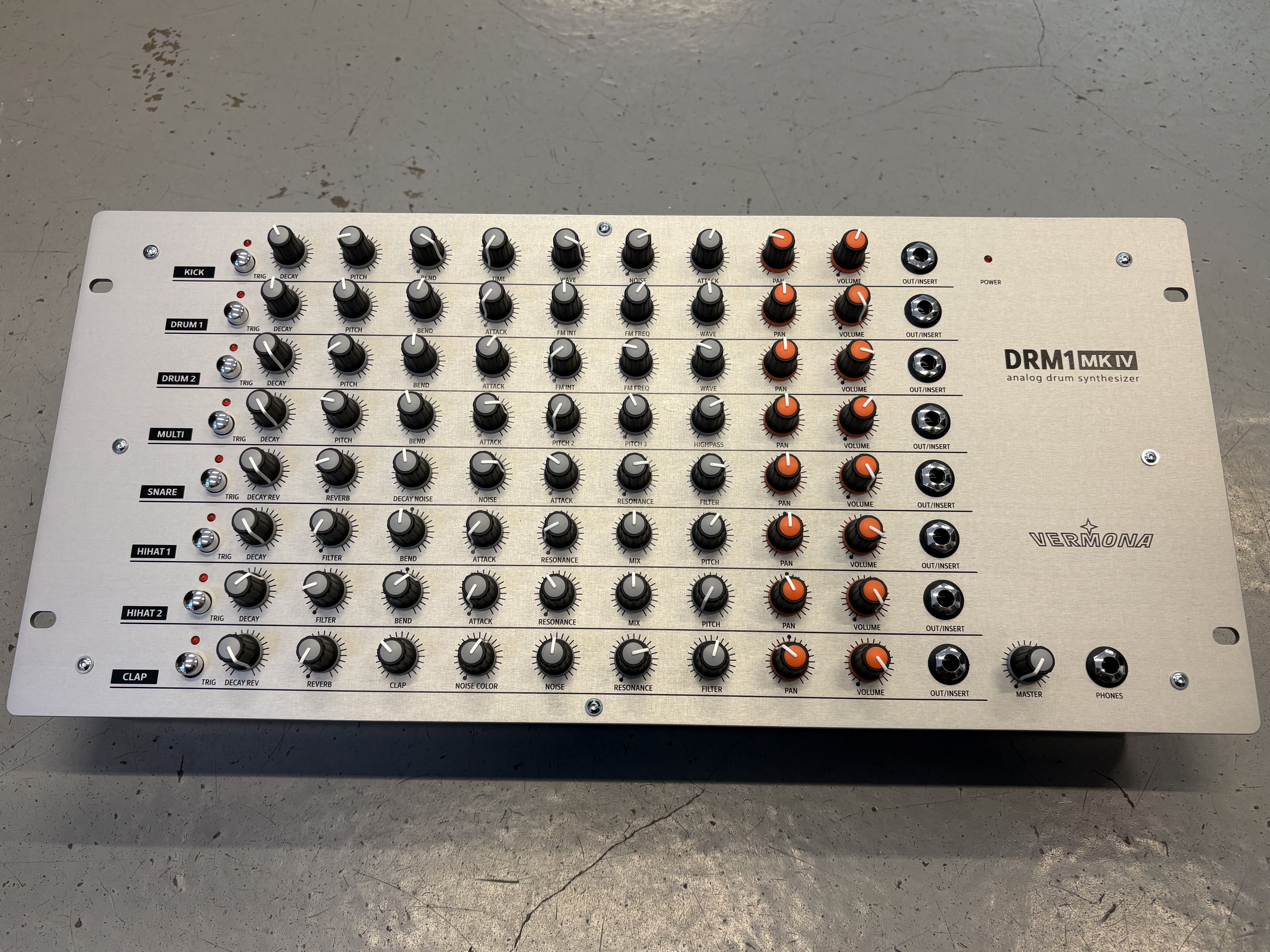 Vermona DRM1 MkIV — Boîte à rythmes analogique