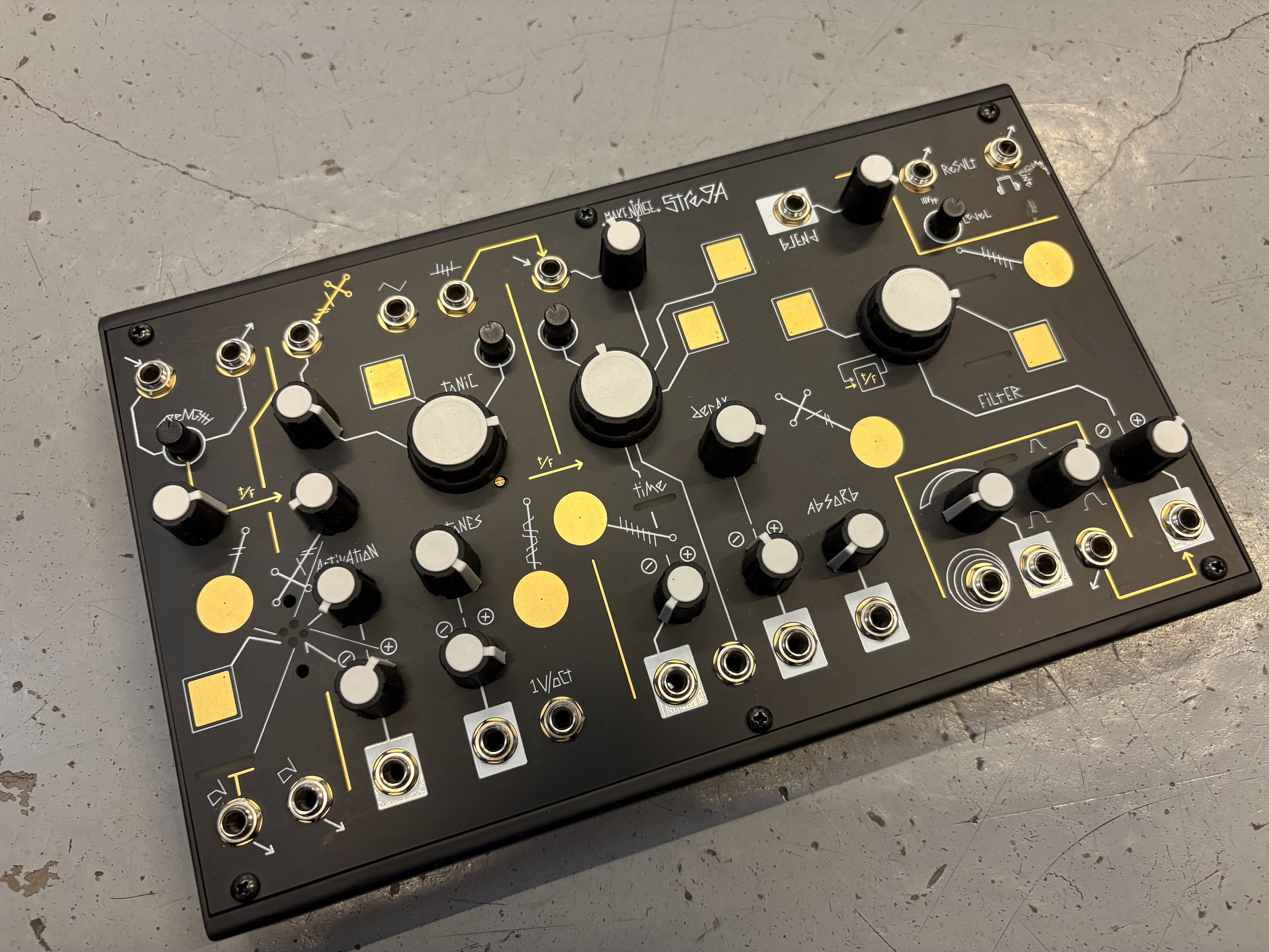 Make Noise Strega — Synthé semi-modulaire