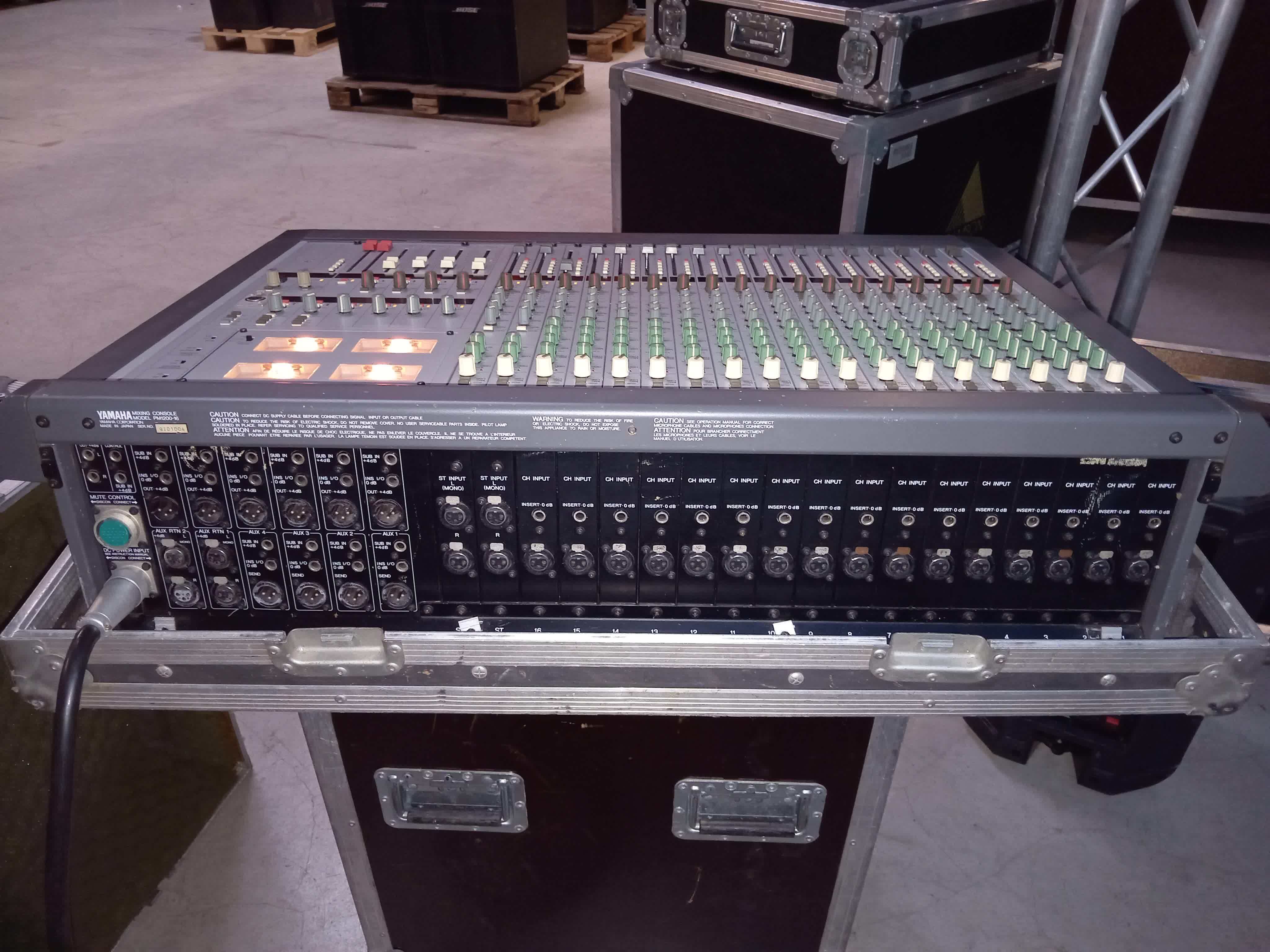 Vends console de mixage yamaha PM1200 analogique