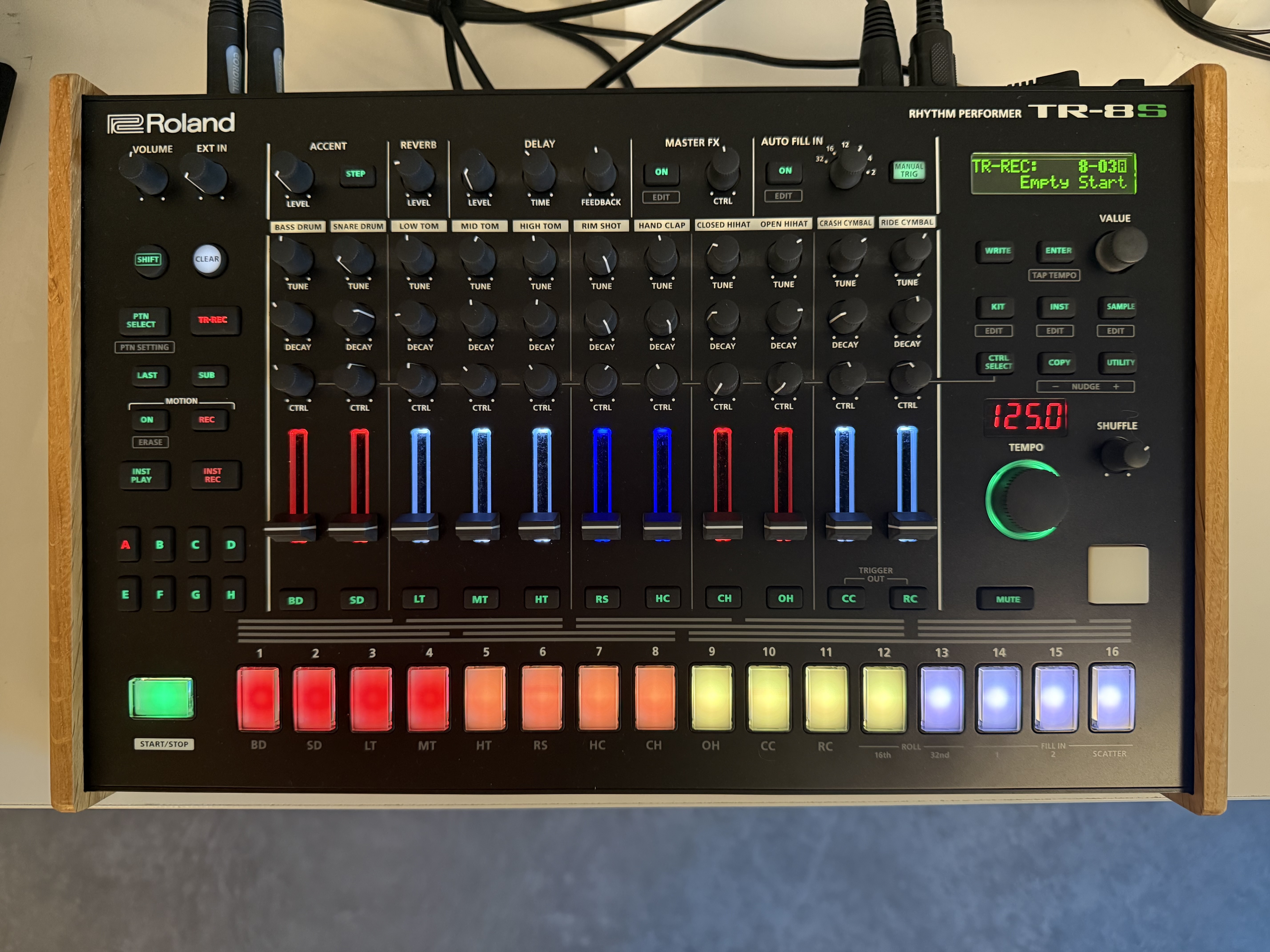 Roland TR-8S + Stand