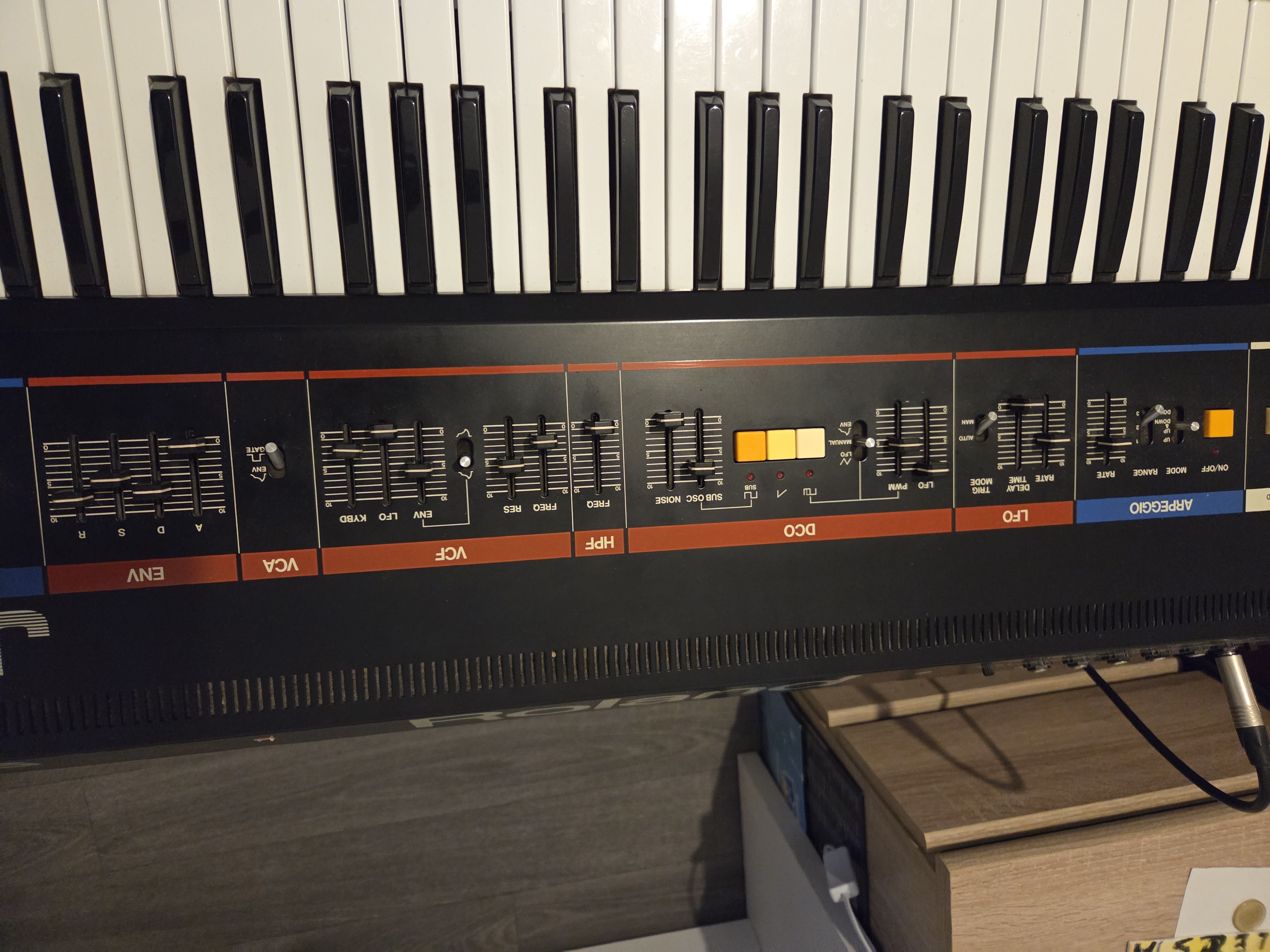 Roland JUNO-6 (15095)