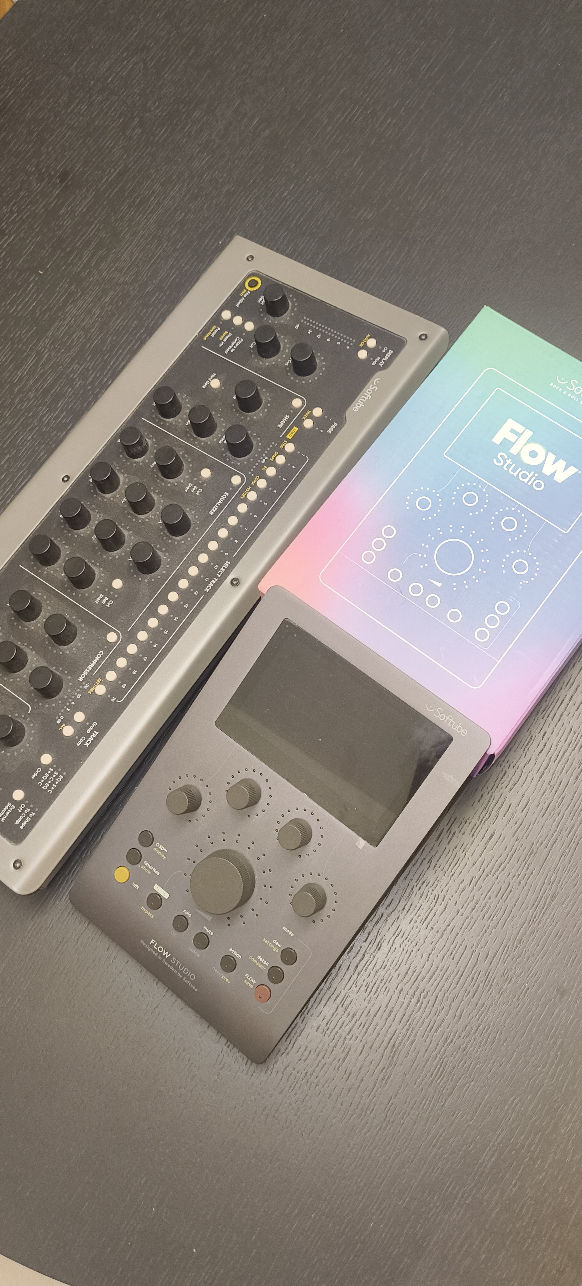 Vends Flow Studio suite ( controller + Software + console 1 mk2 )