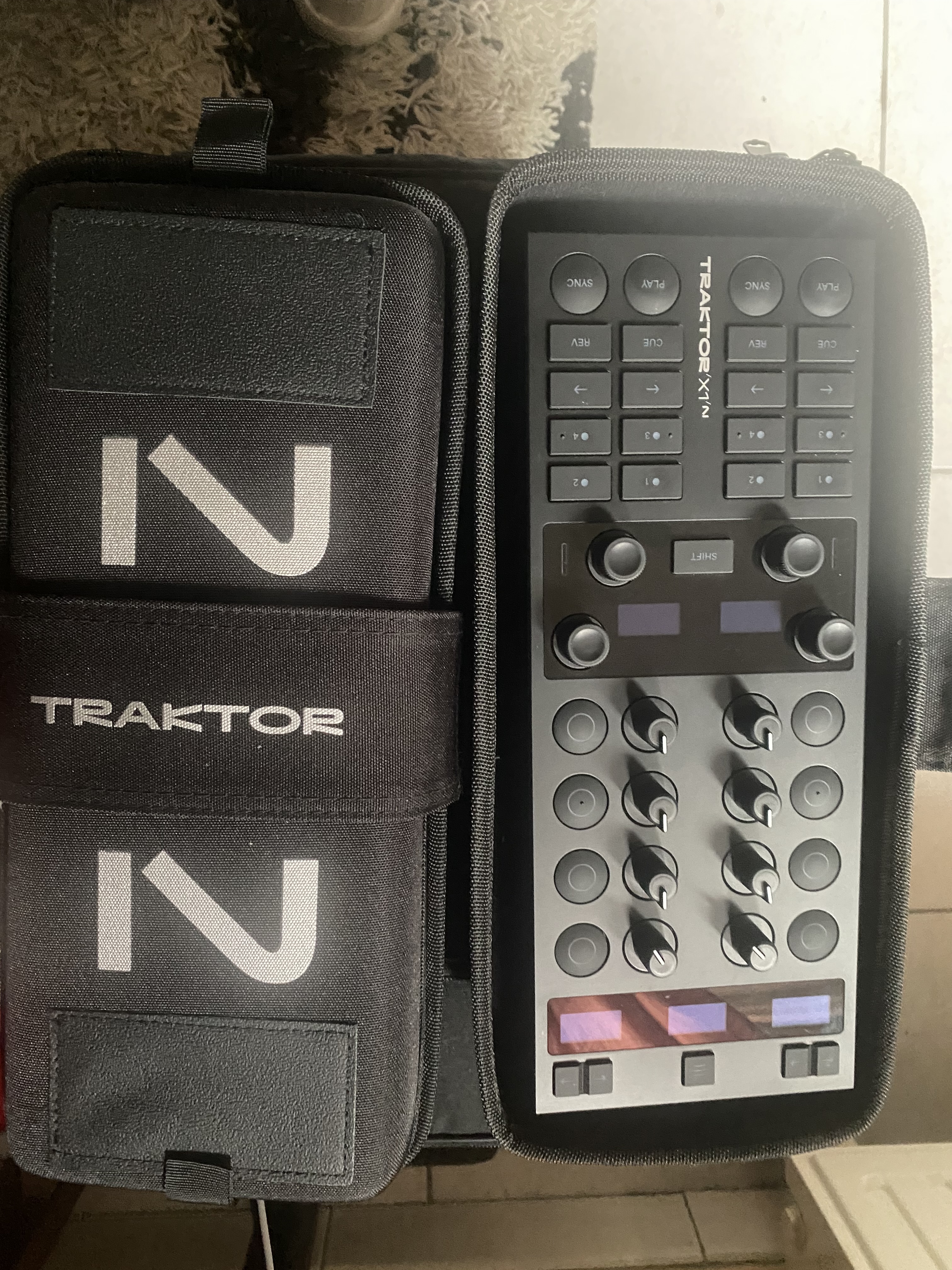 Traktor x1 mk3 comme neuf + modular bag