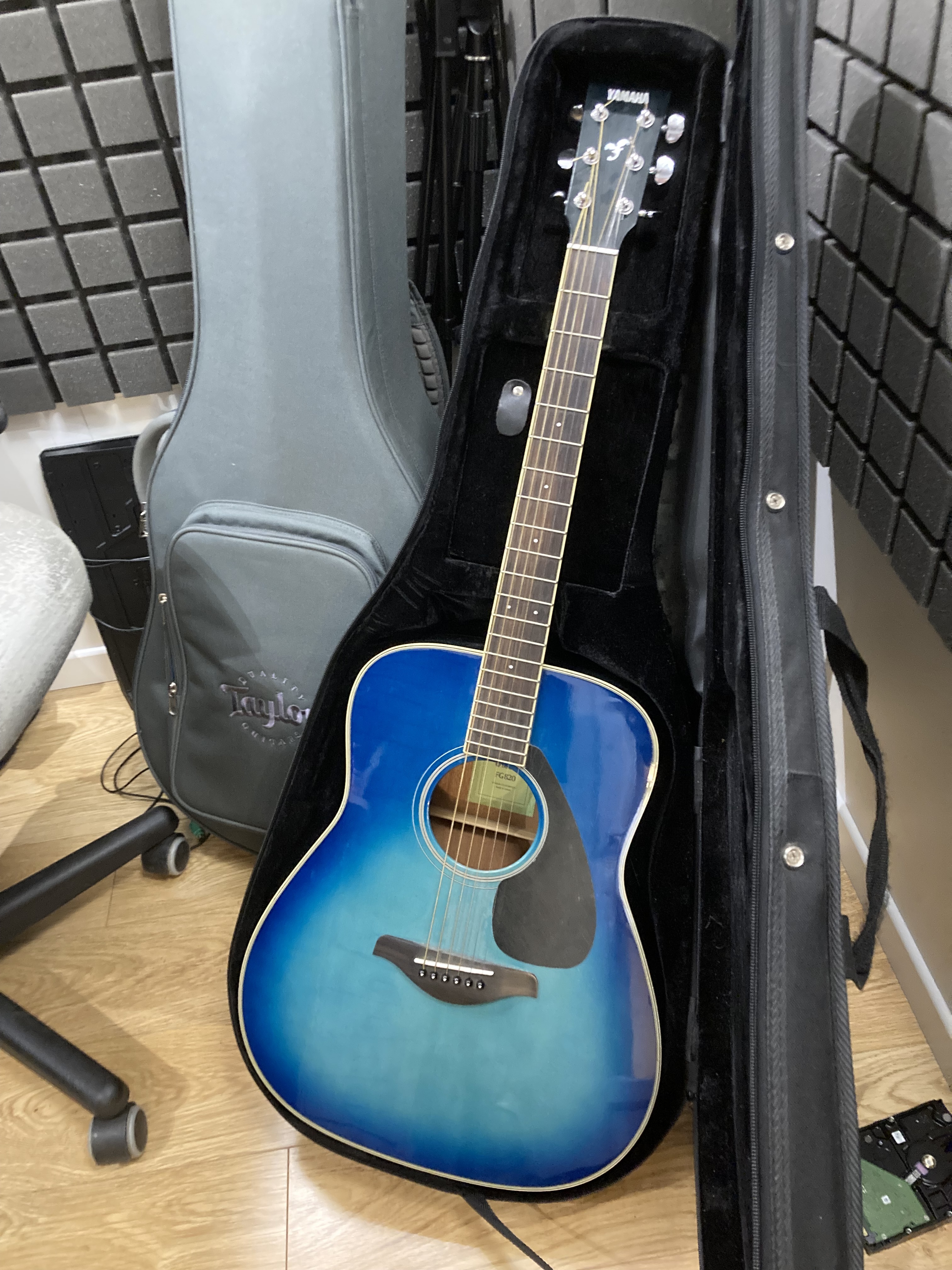 Vends très belle guitare folk