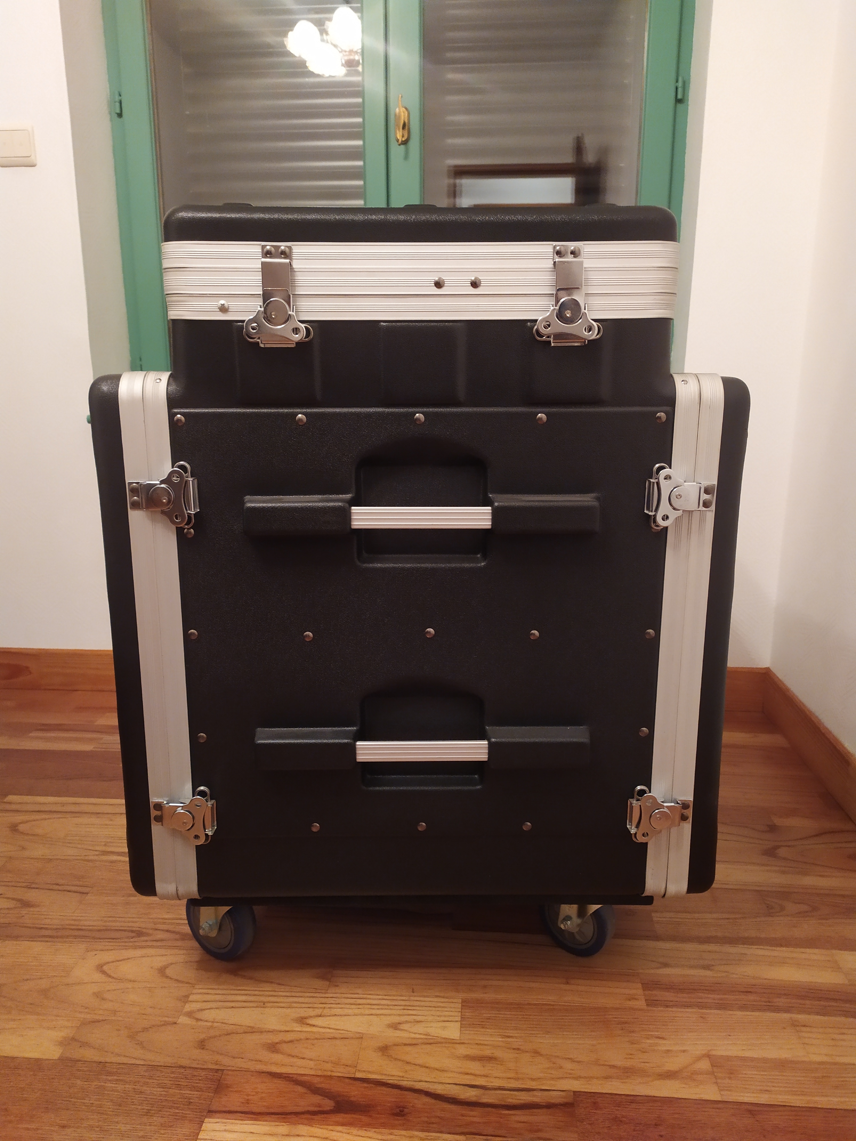FLIGHT CASE AGF 12 unités avec roulettes 