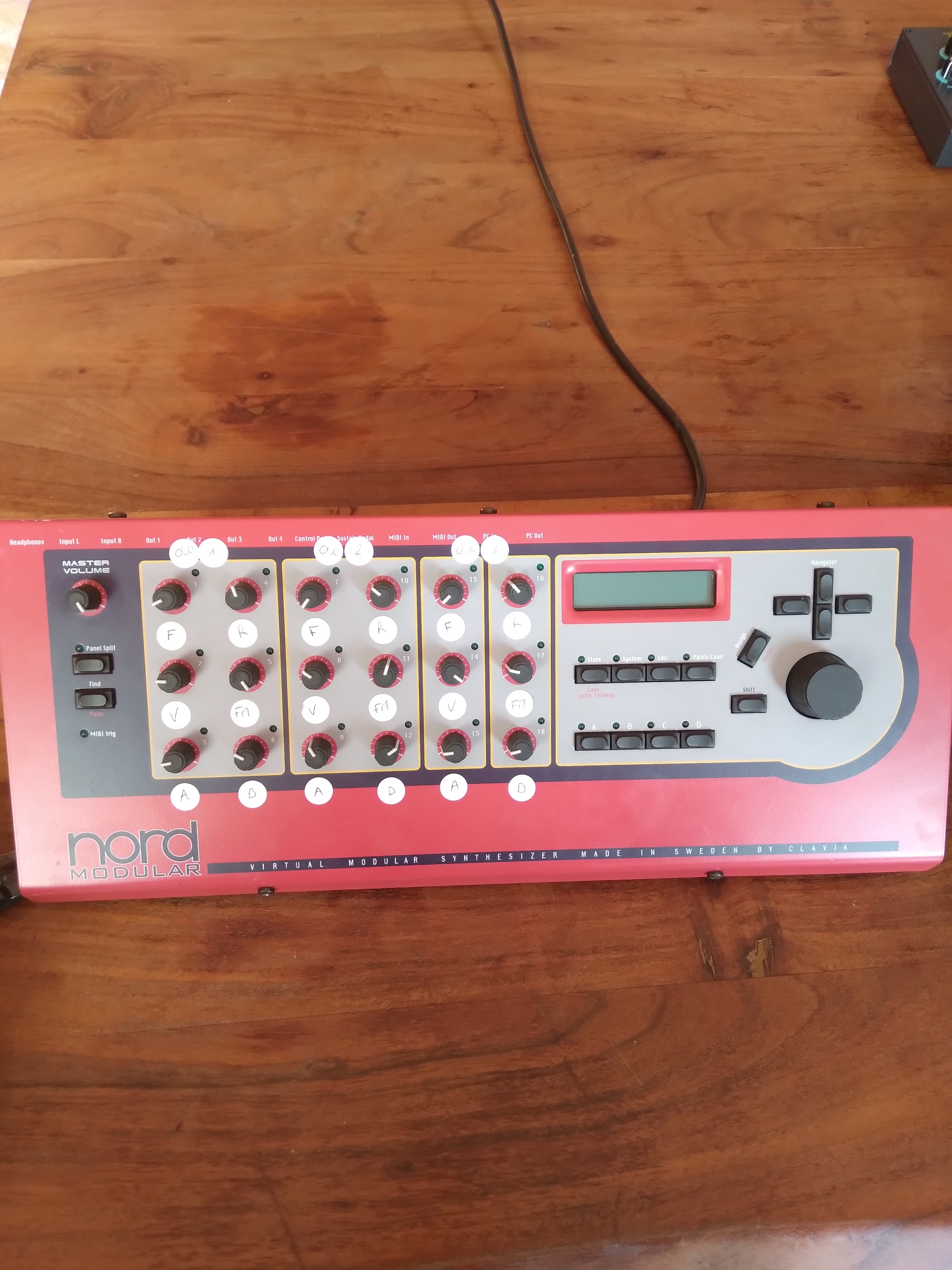 Vends nord modular g1 rack + son interface midi