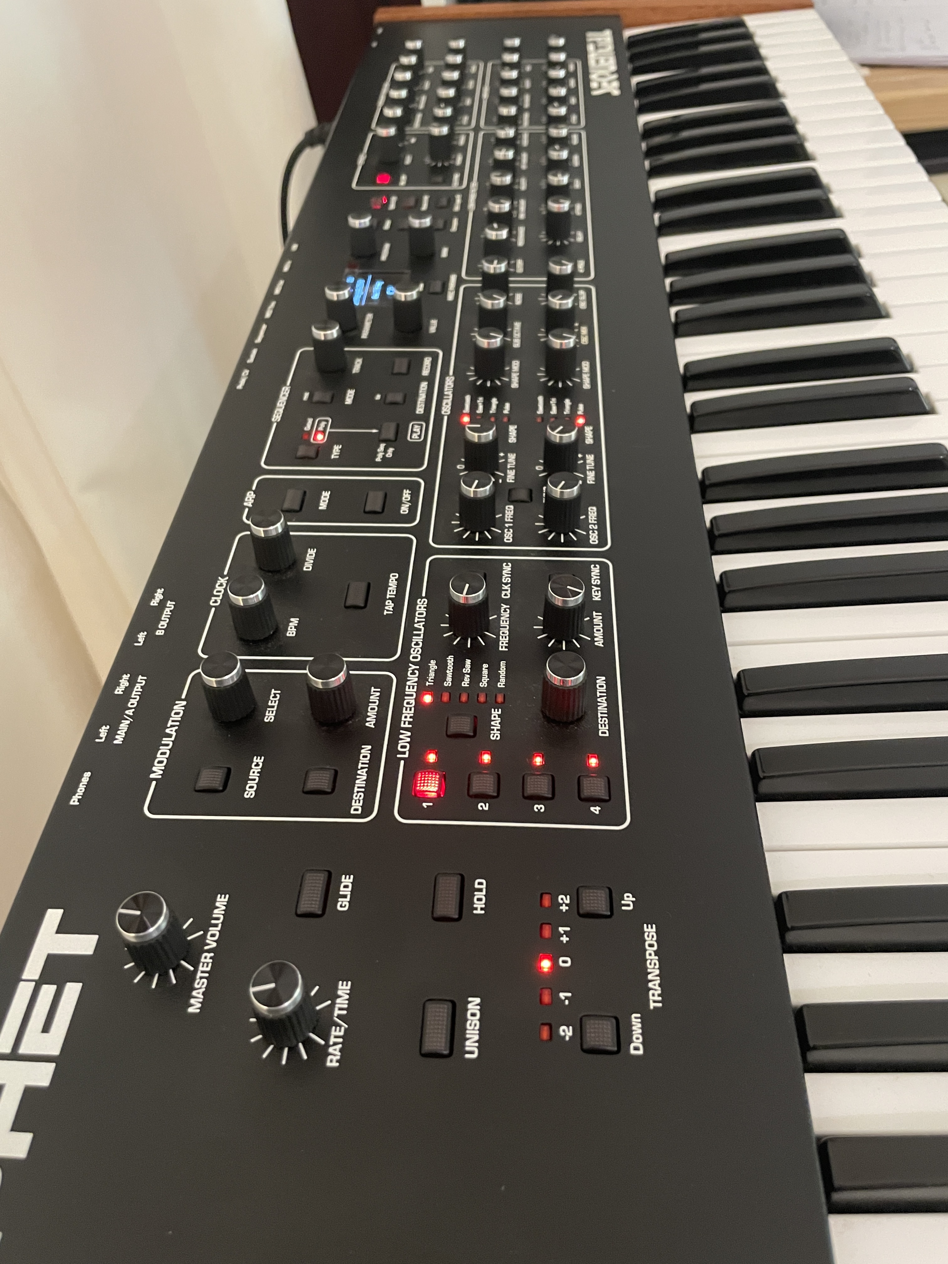 Dave Smith Instruments Prophet REV2 8 voix (93000)