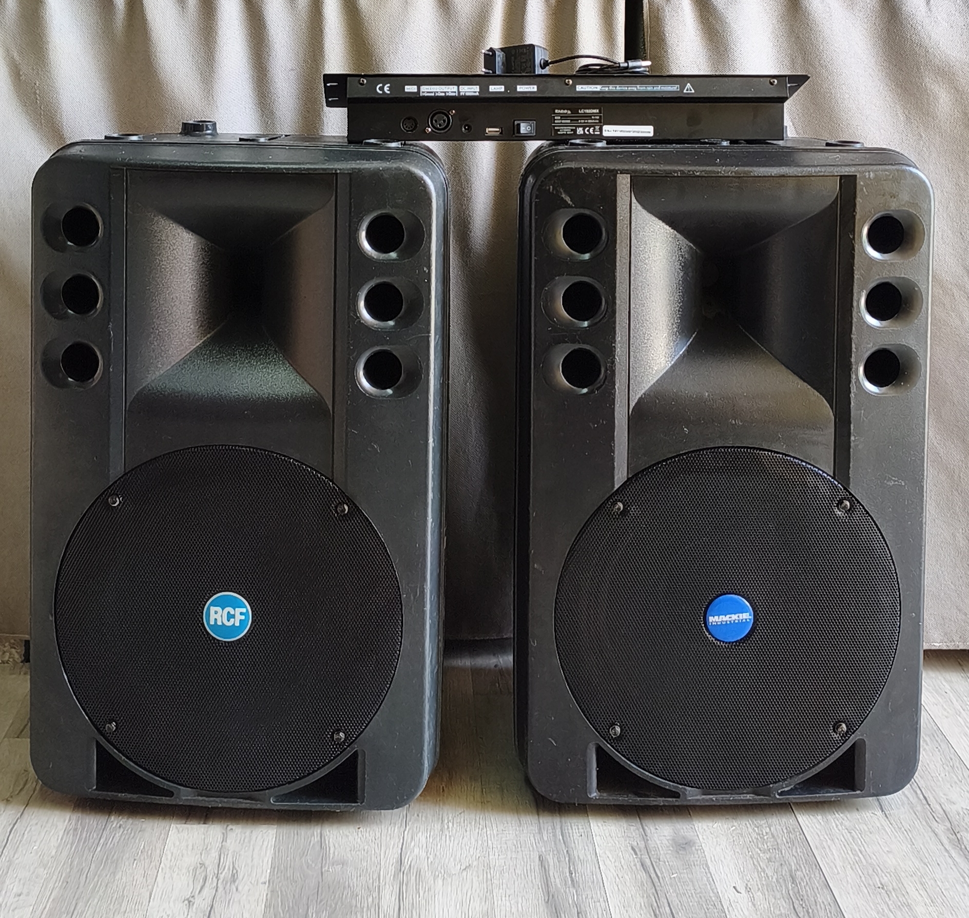 Enceinte amplifiée RCF art200a