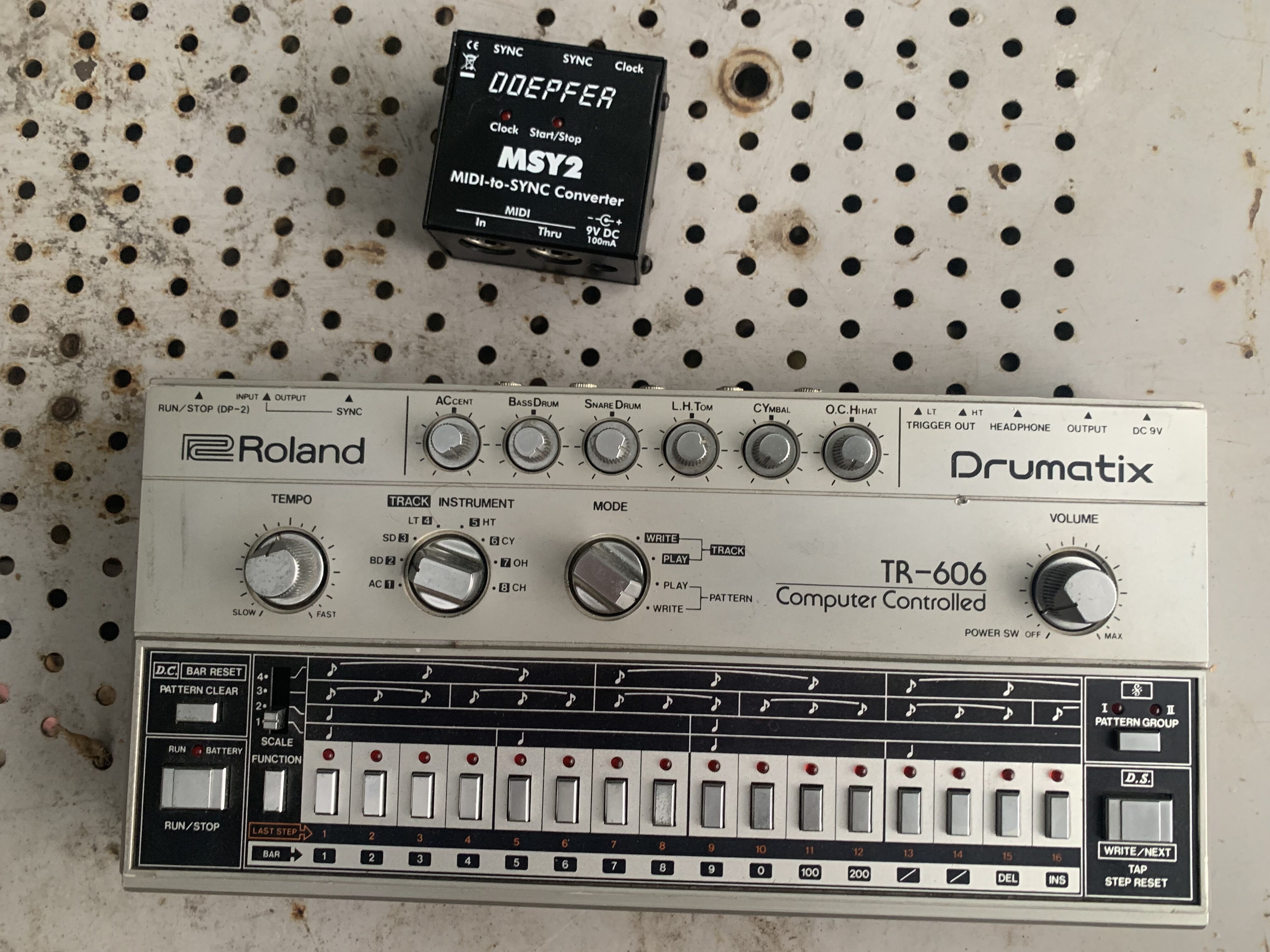 Roland TR-606 en très bon état (avec mod sorties séparées) + Doepfer MSY2 midi sync