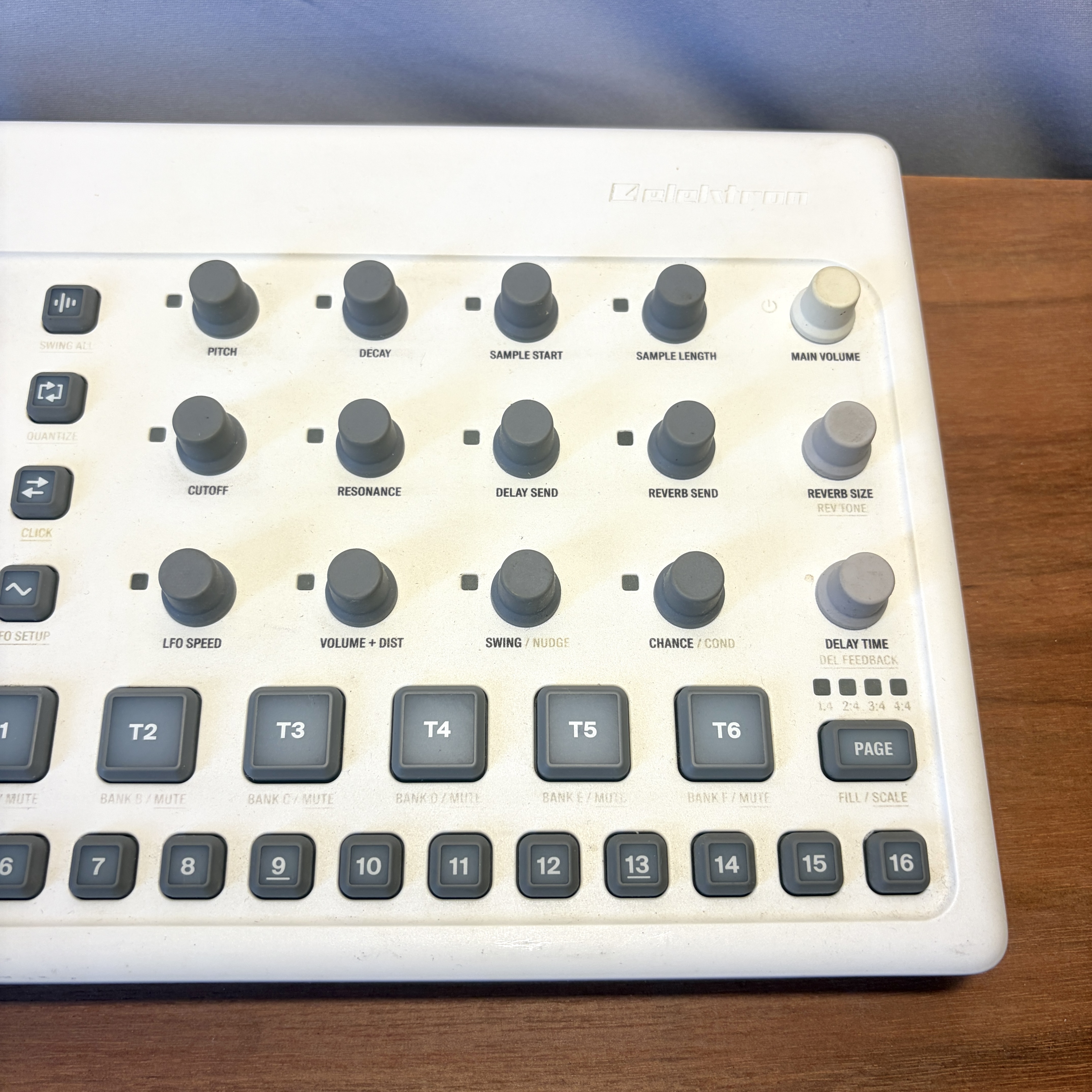 Elektron Model:Samples (37942)