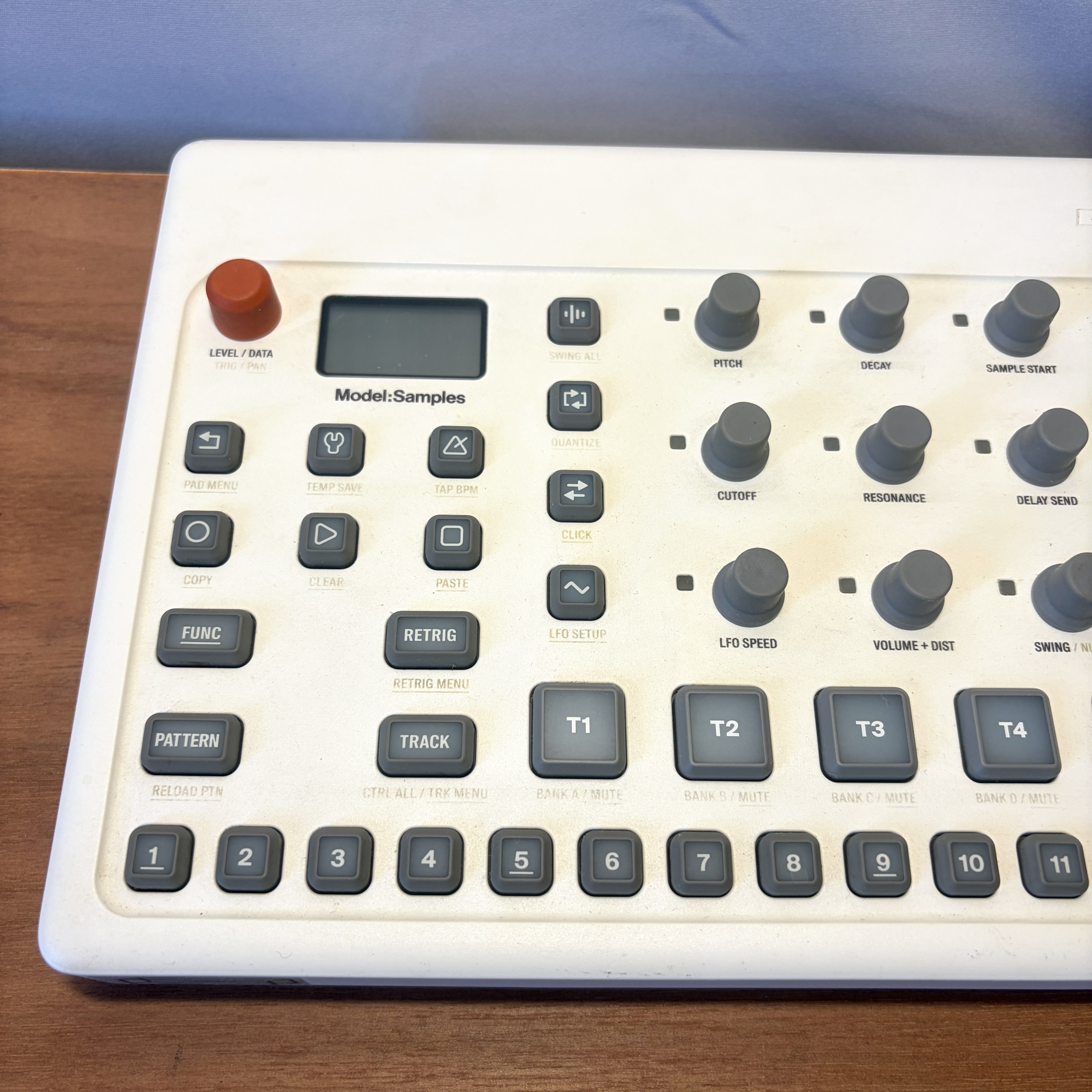 Elektron Model:Samples (7051)