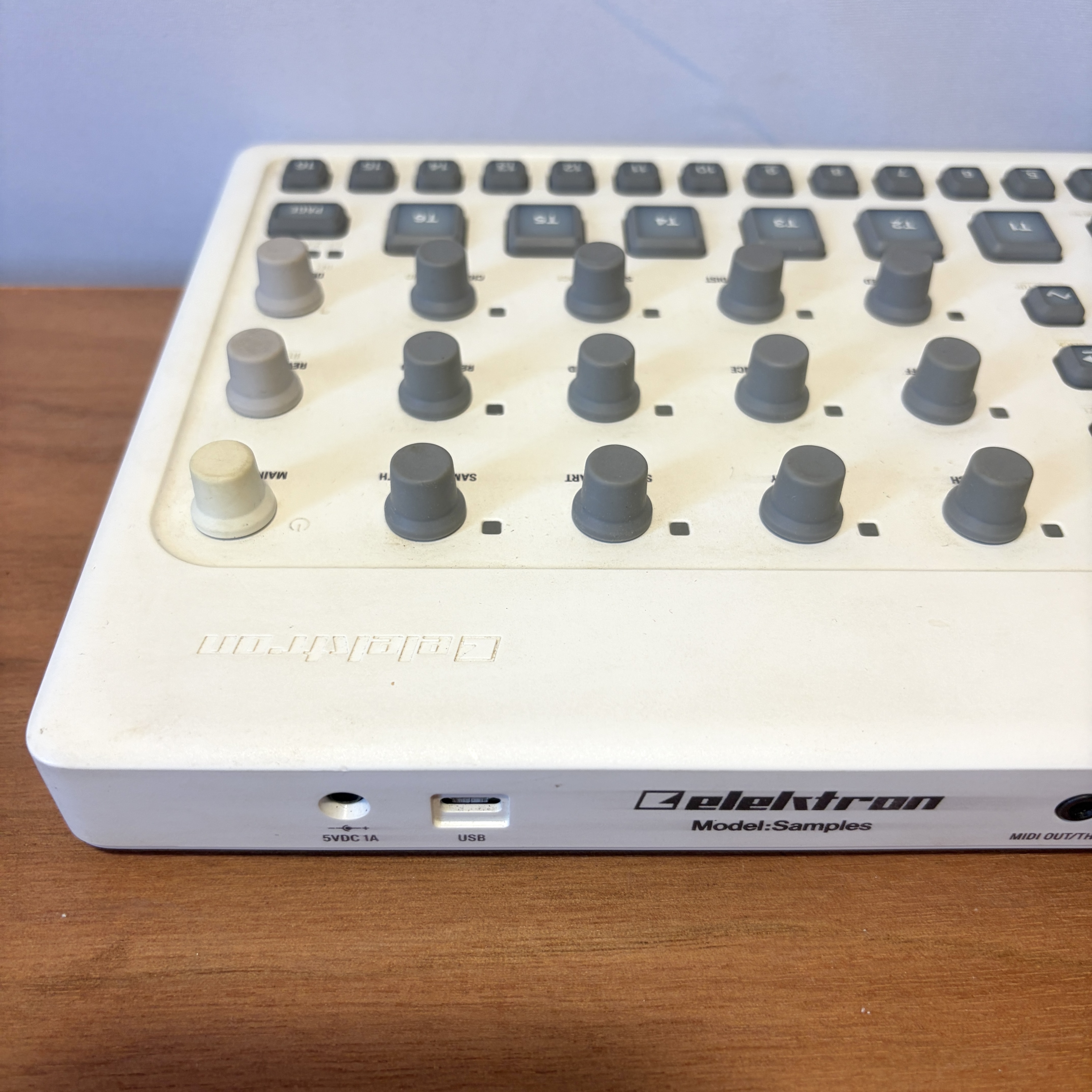 Elektron Model:Samples (82355)