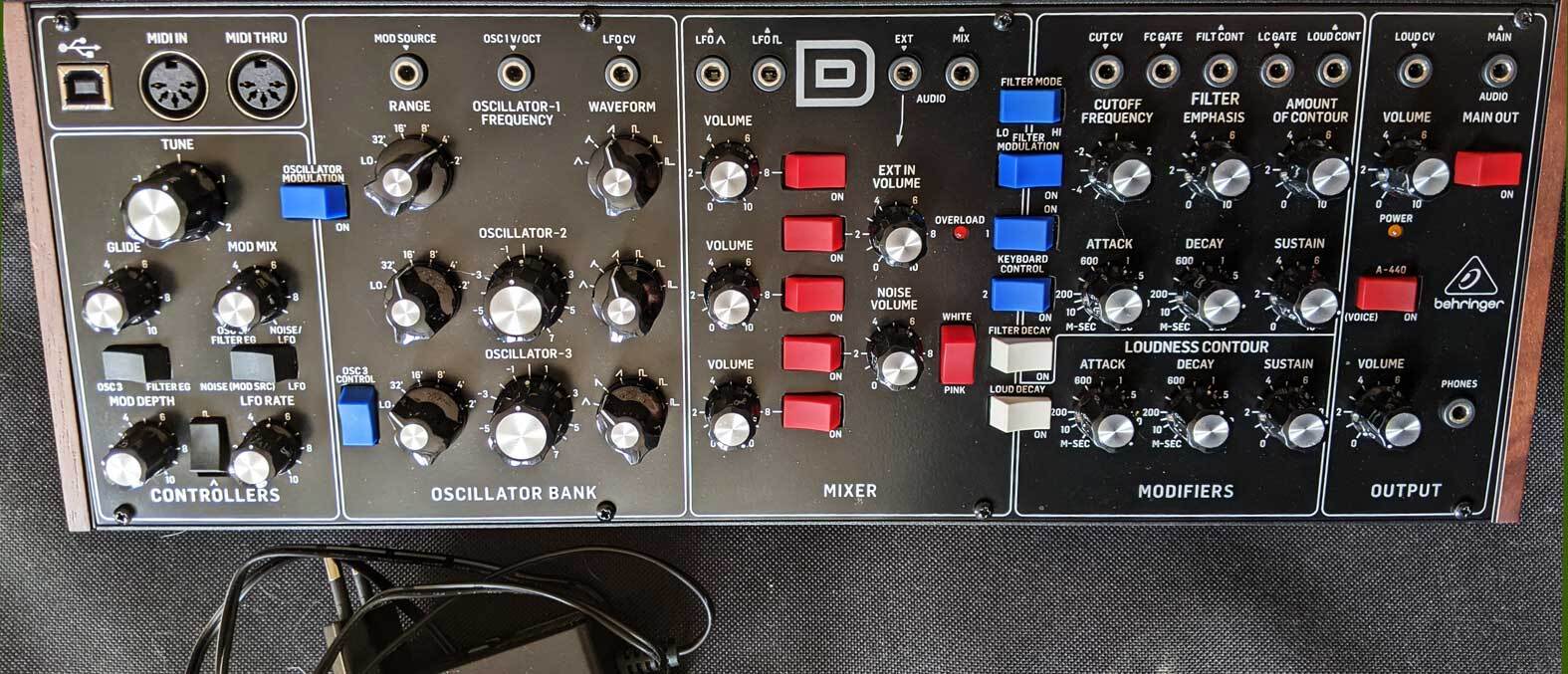 Behringer modelD comme neuf (voir photos)