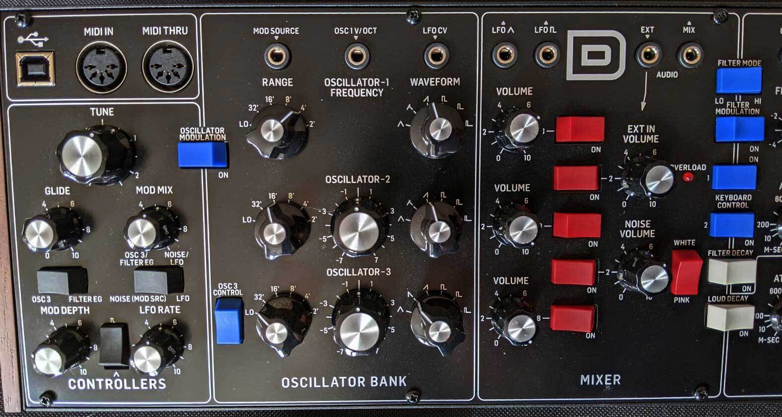 Behringer Model D (455)