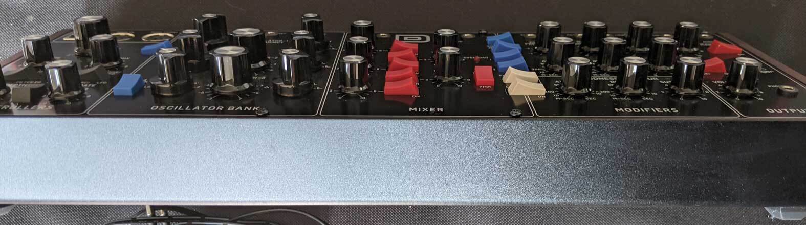 Behringer Model D (30113)