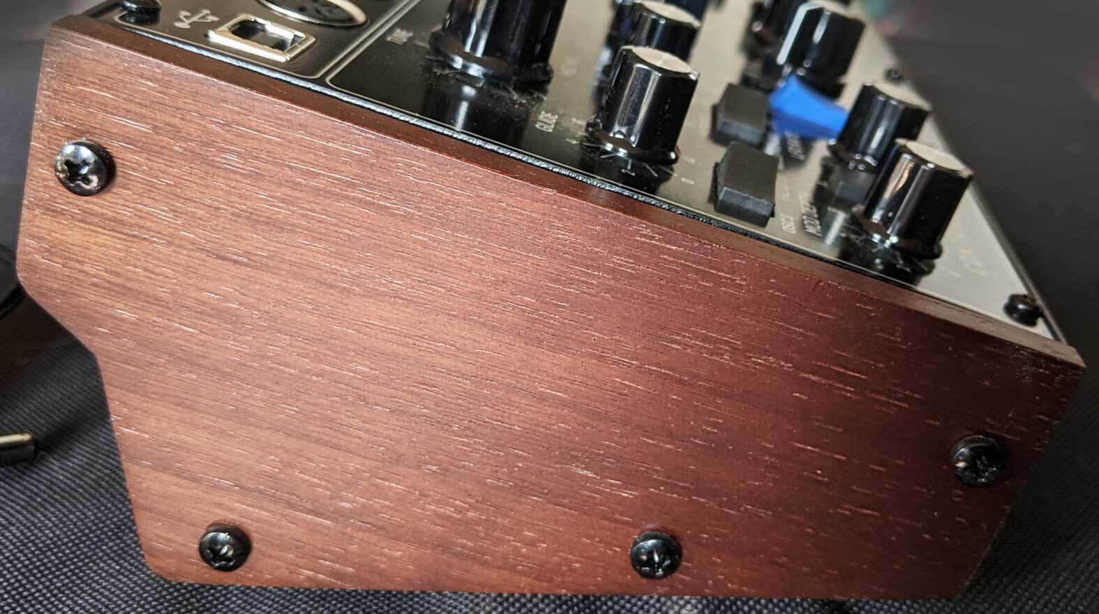 Behringer Model D (54321)