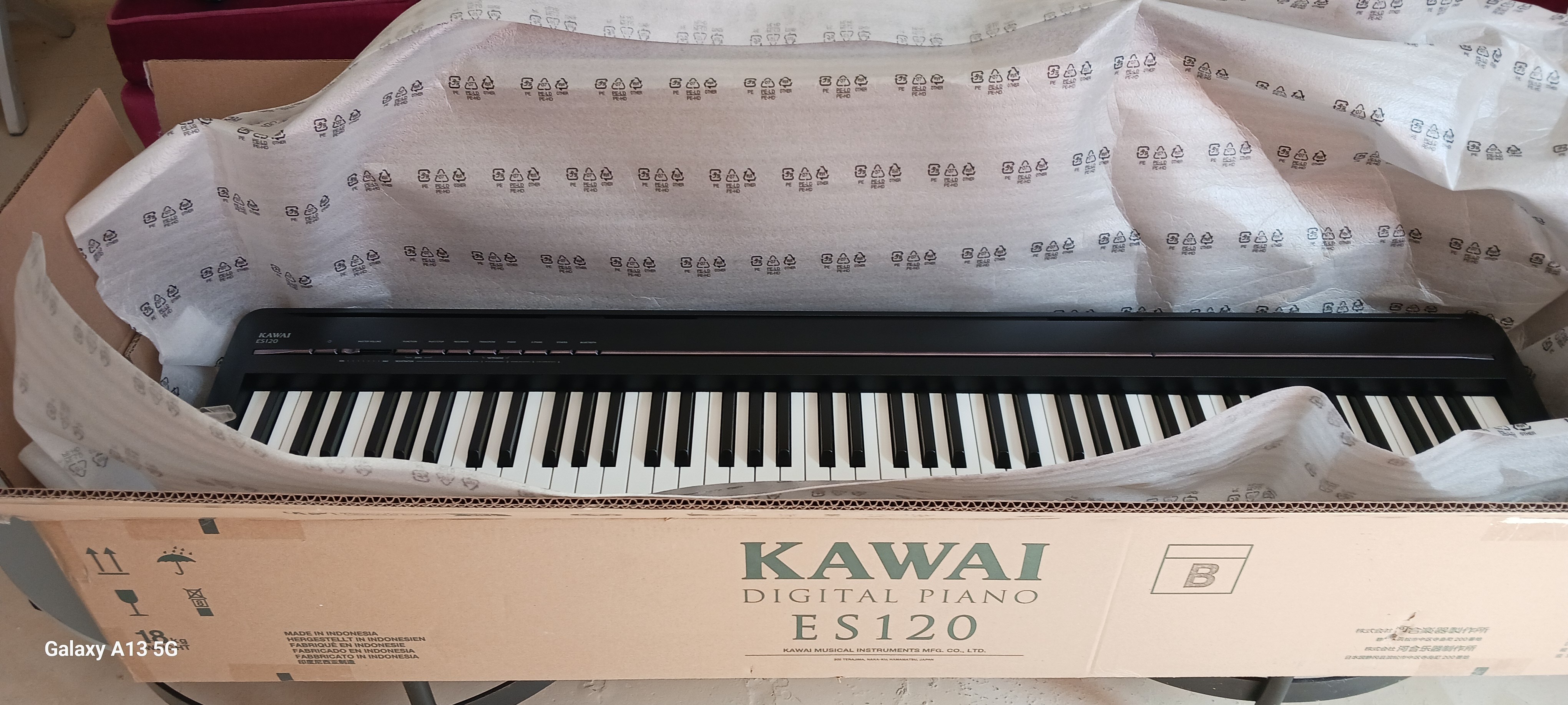 Je me sépare de mon clavier kawai es 120 état neuf dans son emballage d'origine avec tous ses accessoires 