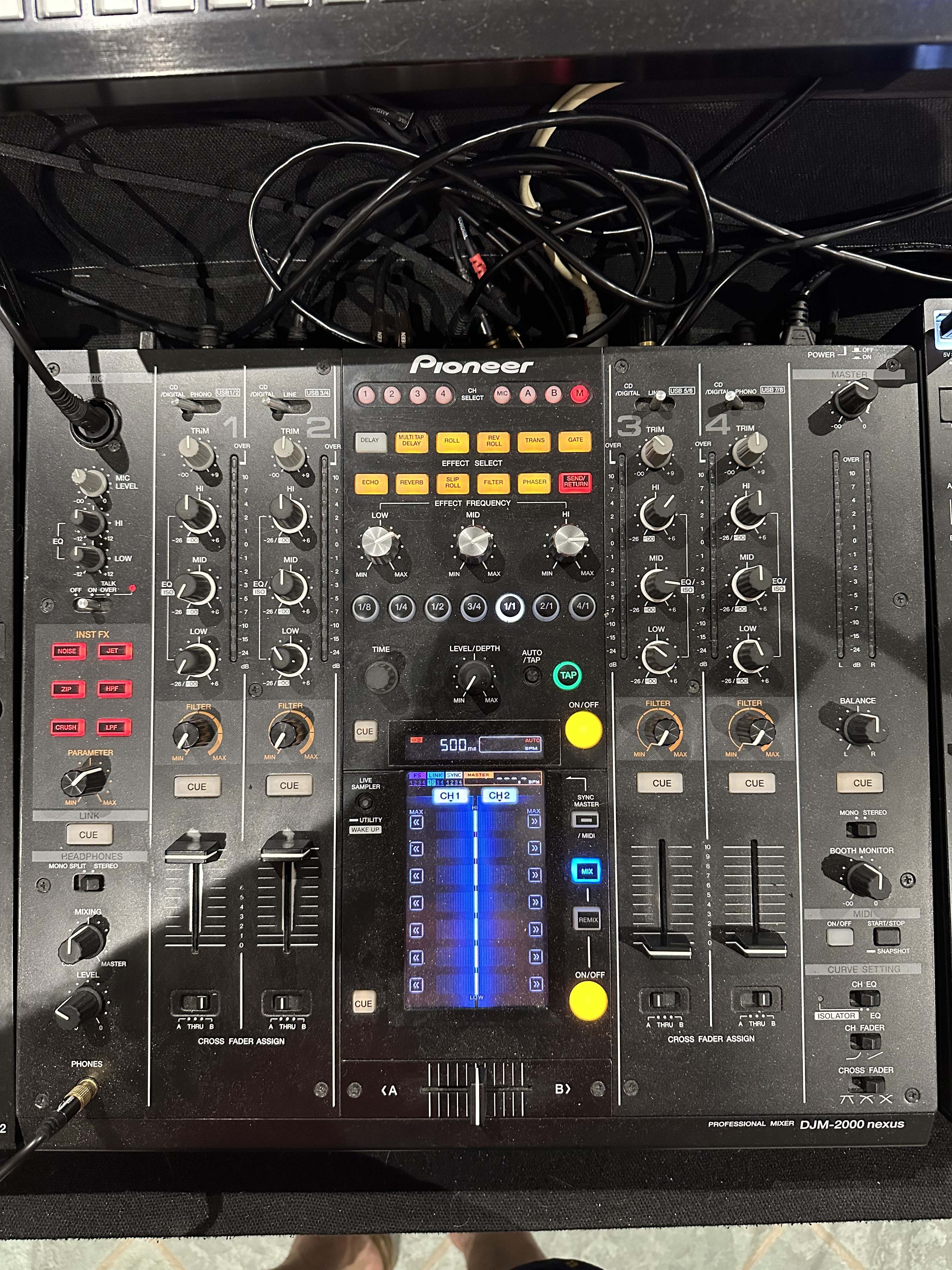 Vend table de mixage Djm 2000nexux très bonne état 