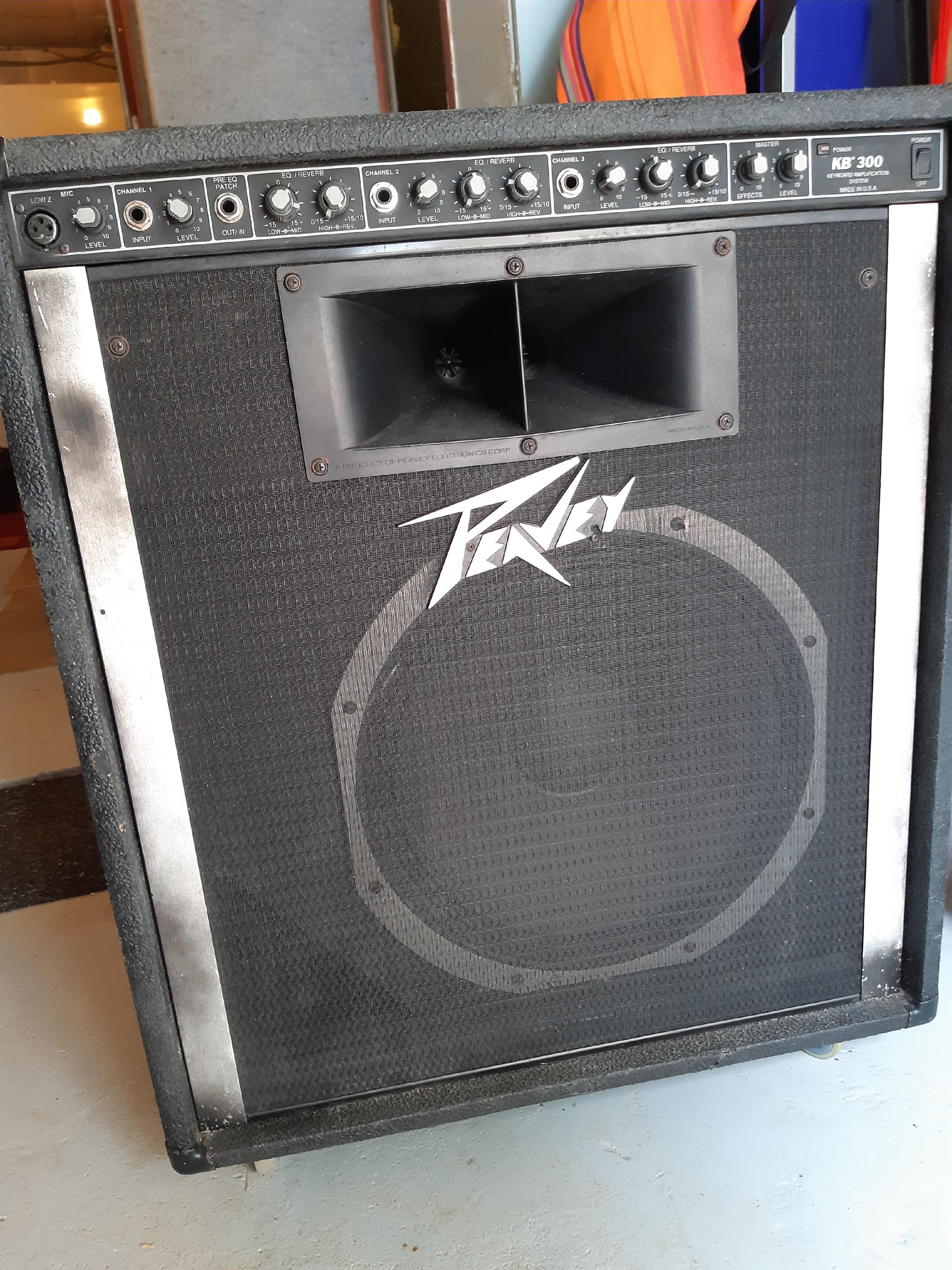 Vends ampli Peavey KB300 (années 80)