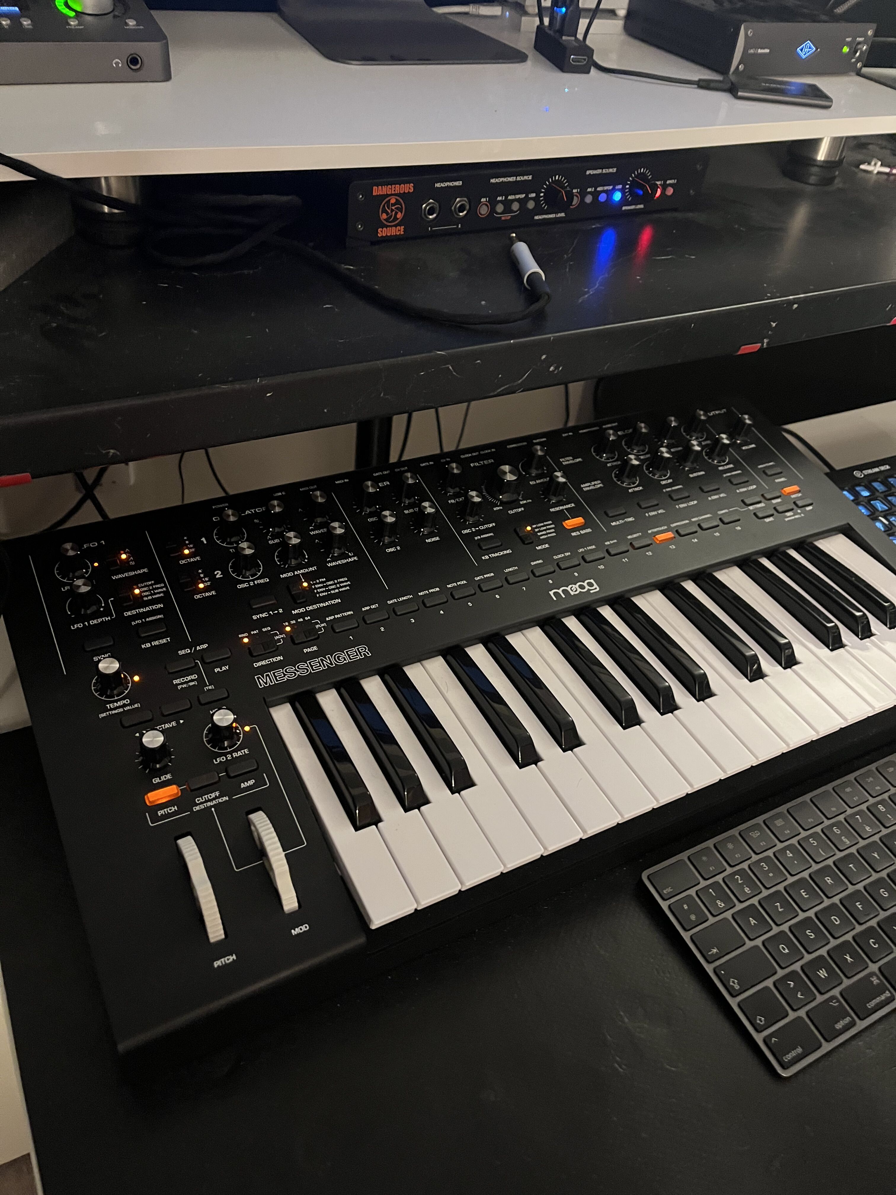 Vend Moog Messenger Comme neuf !!