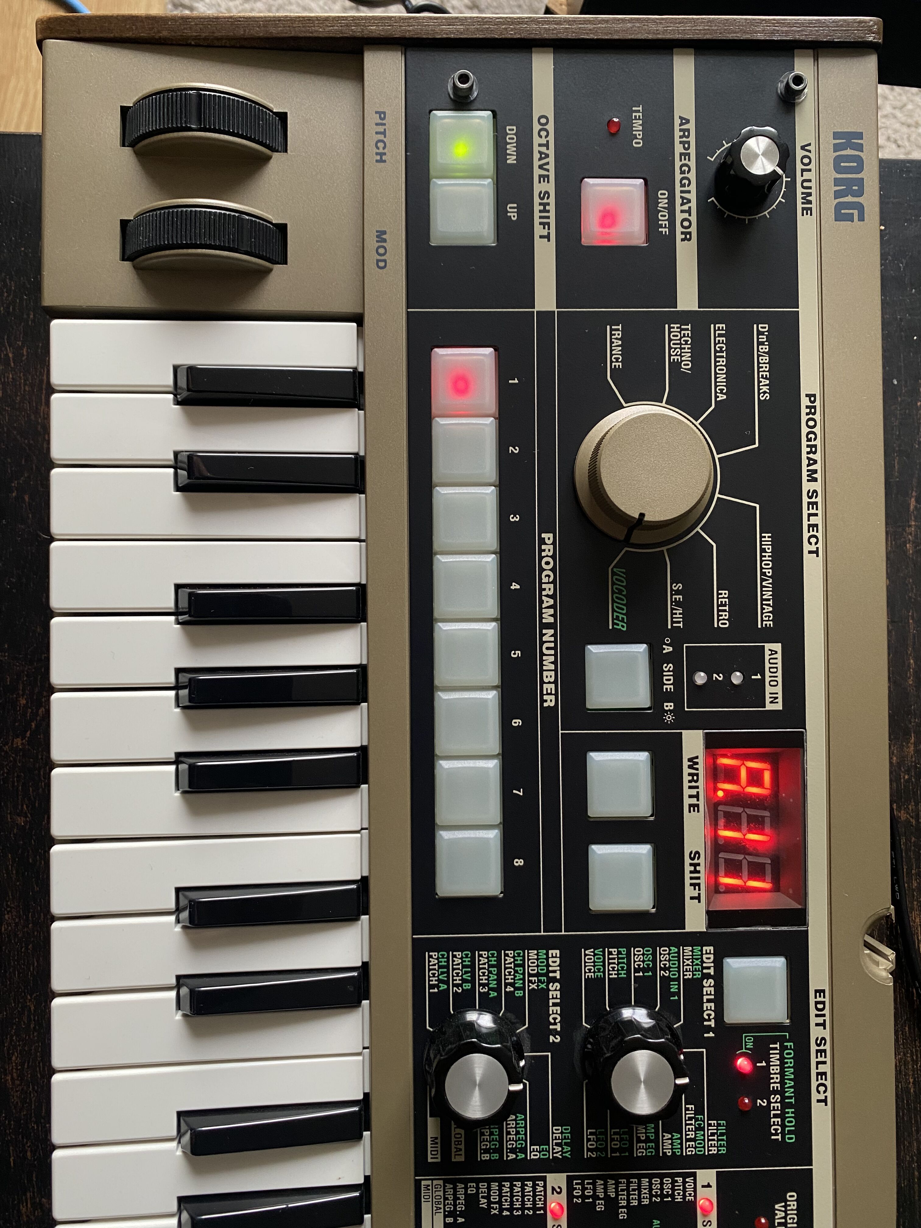 Vends Microkorg TBE avec son micro