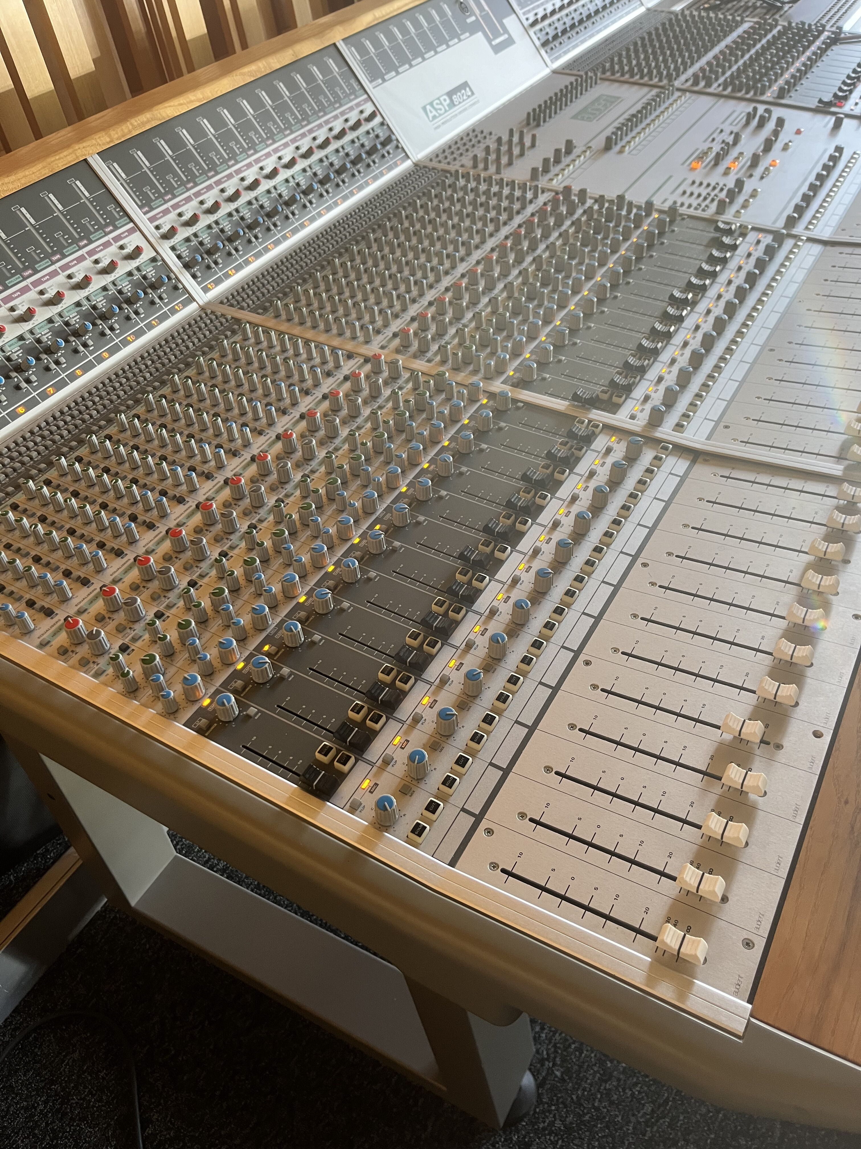 TABLE DE MIXAGE AUDIENT ASP 8024 - 36 AVEC PATCH