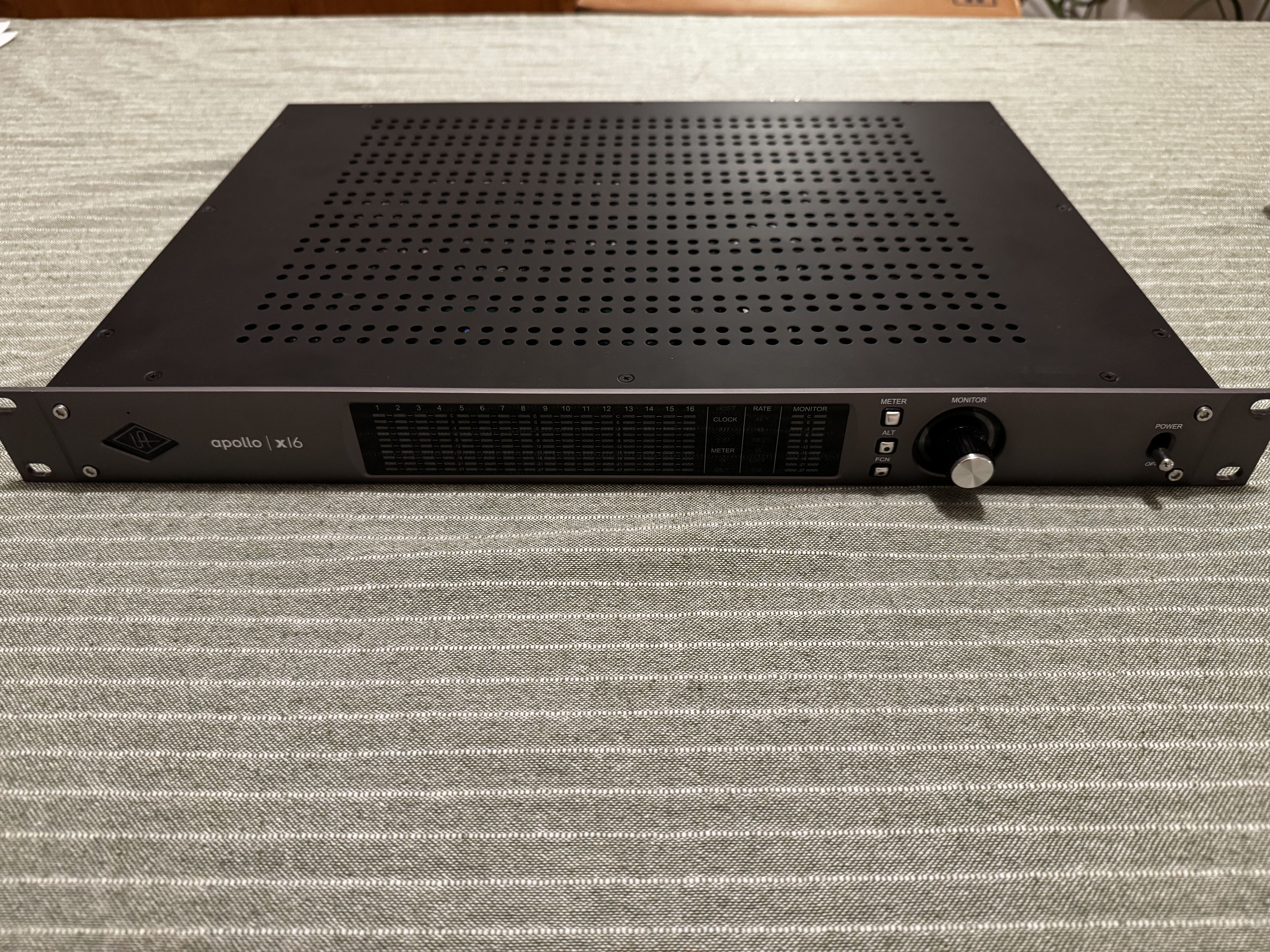 UAD Apollo x16
