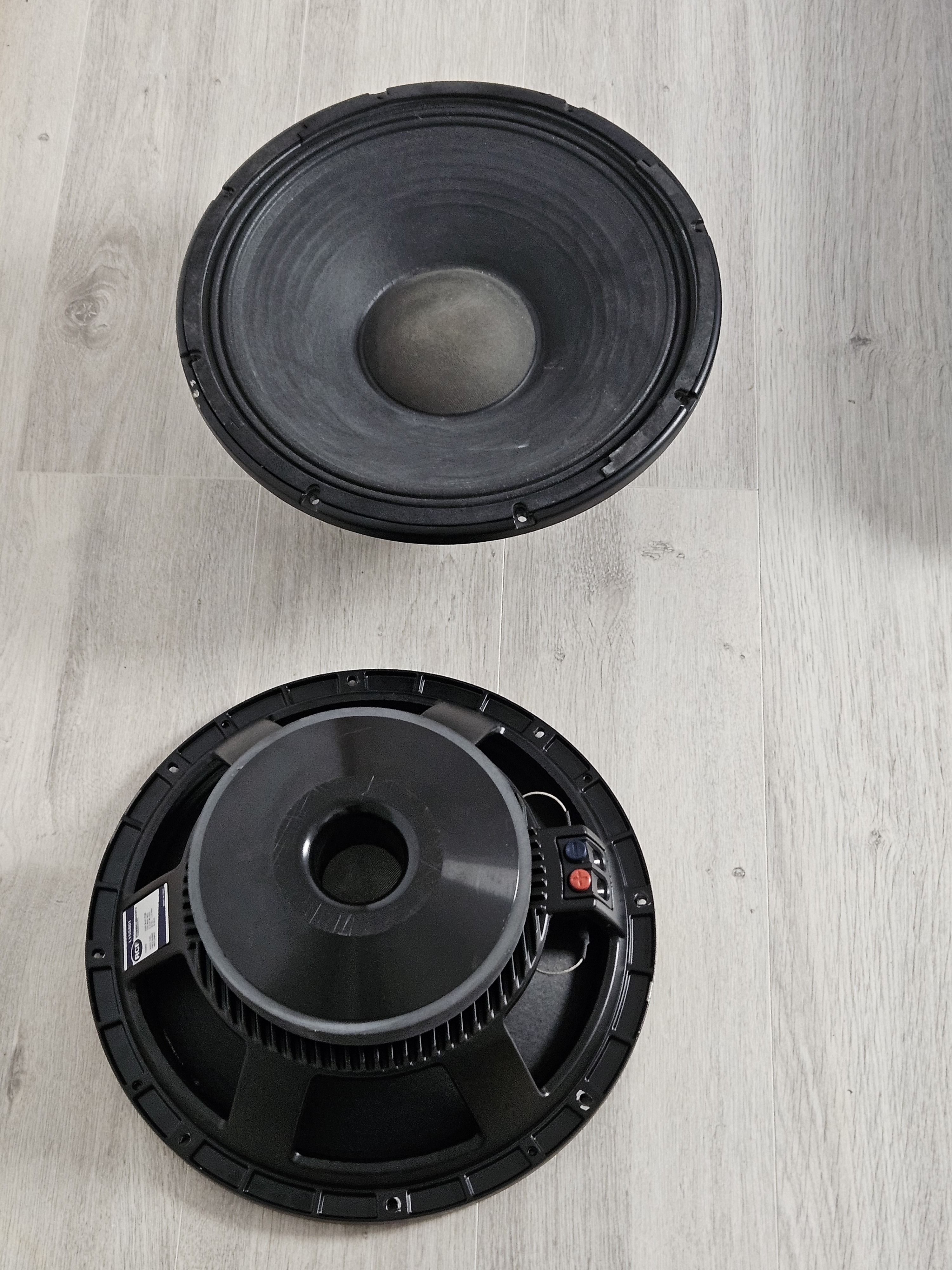 Vends haut parleur caisson de basse