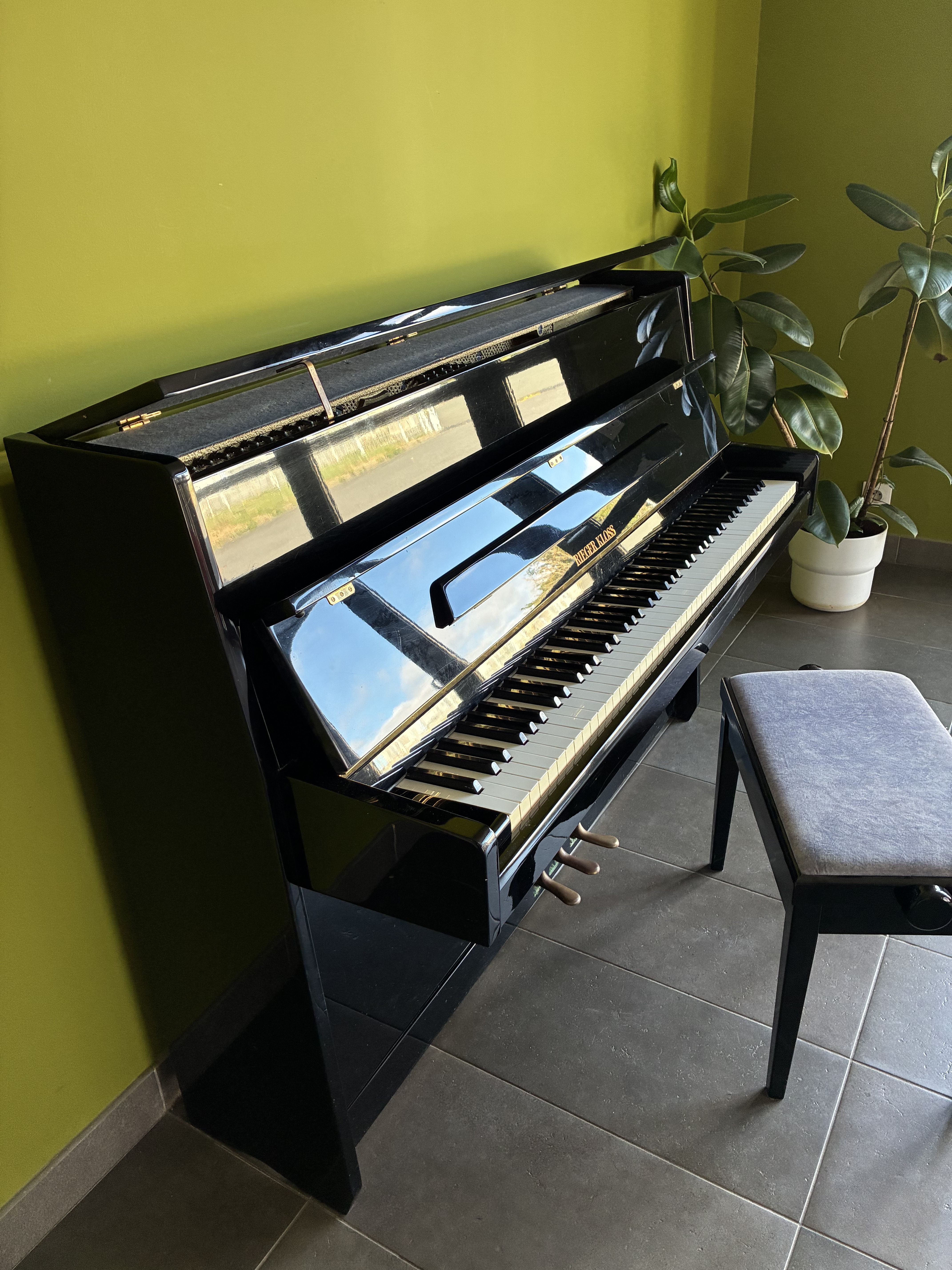 VENDS PIANO DROIT RIEGER KLOSS 106