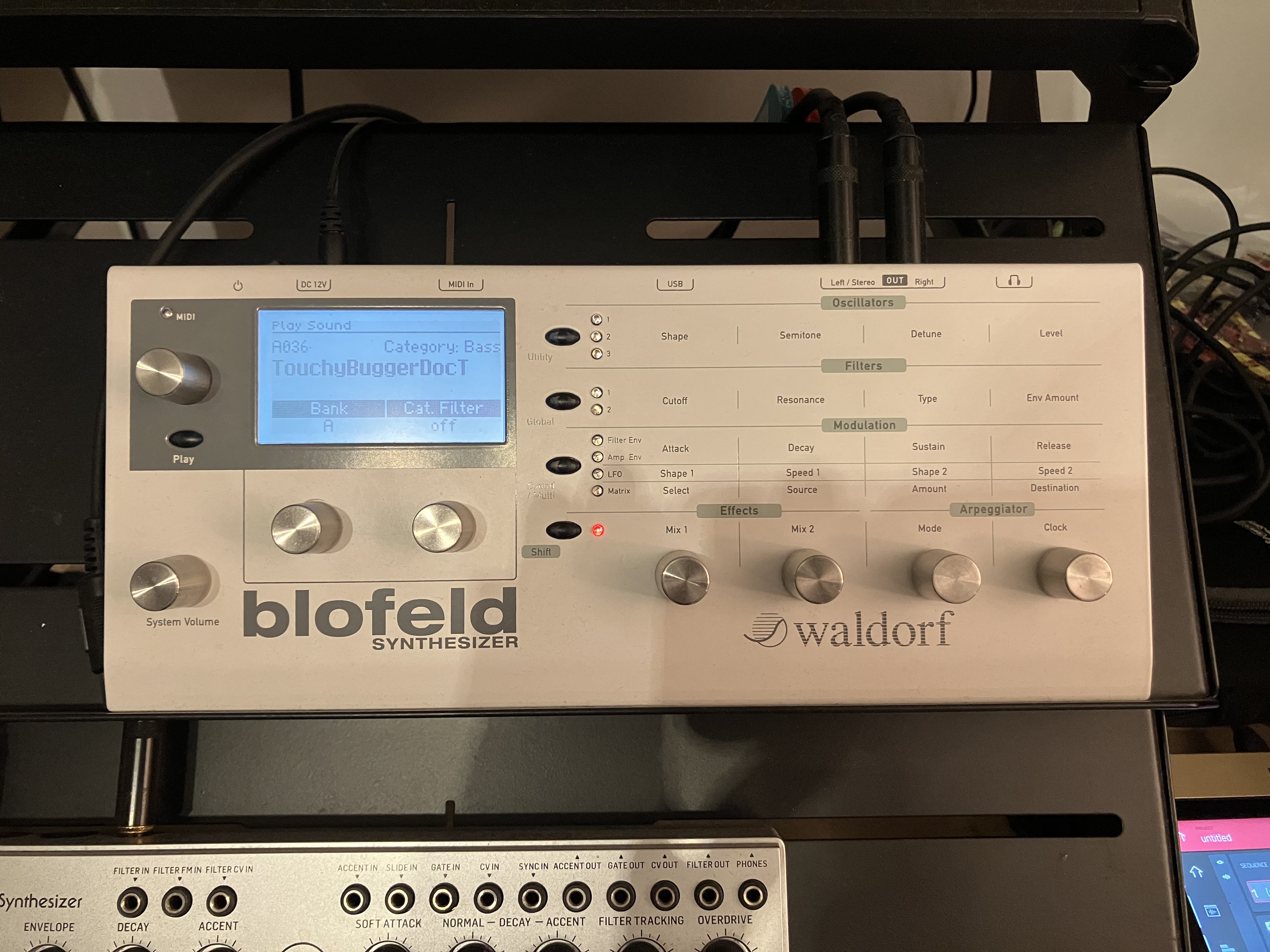 Synthé Waldorf Blofeld (desktop white)
