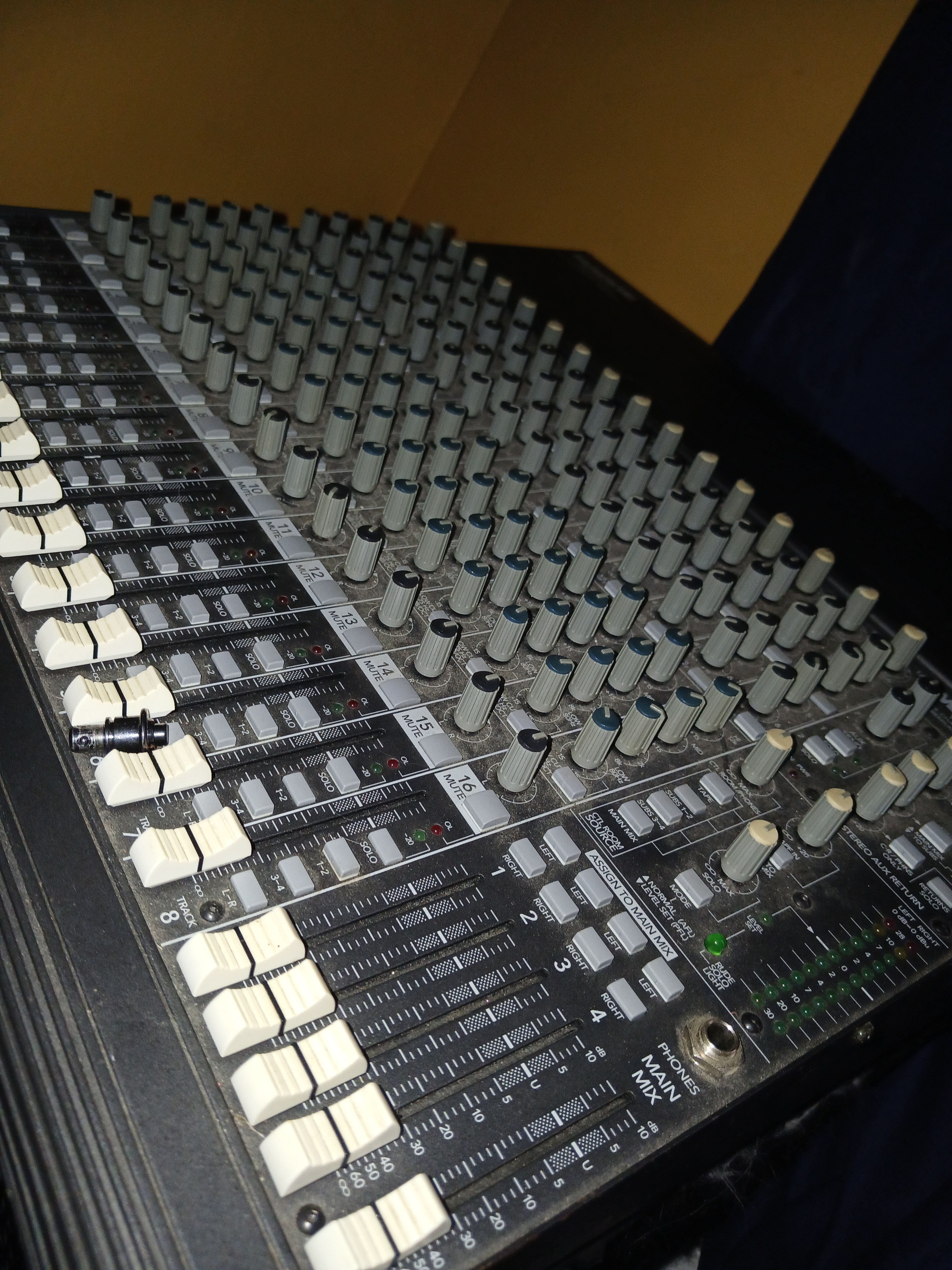 Vends Table mix mackie 1604 VLZ pro