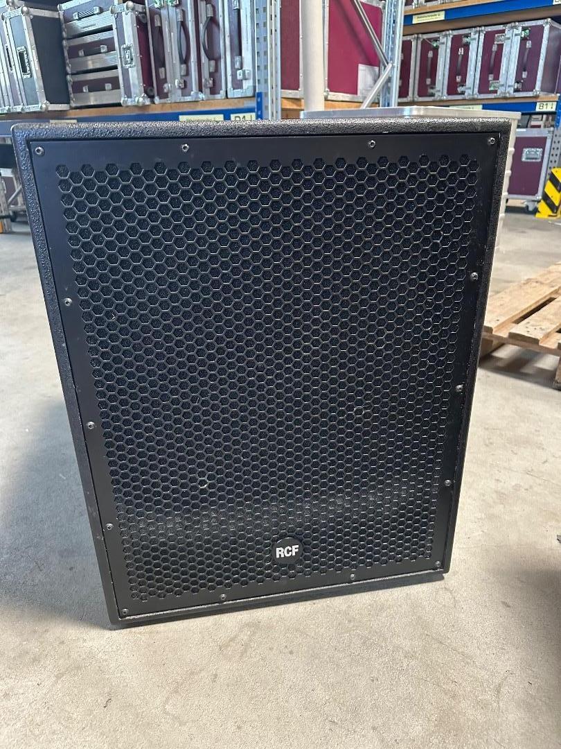 RCF SUB 8004-AS — Une puissance de basses redoutable — Vente rapide ?