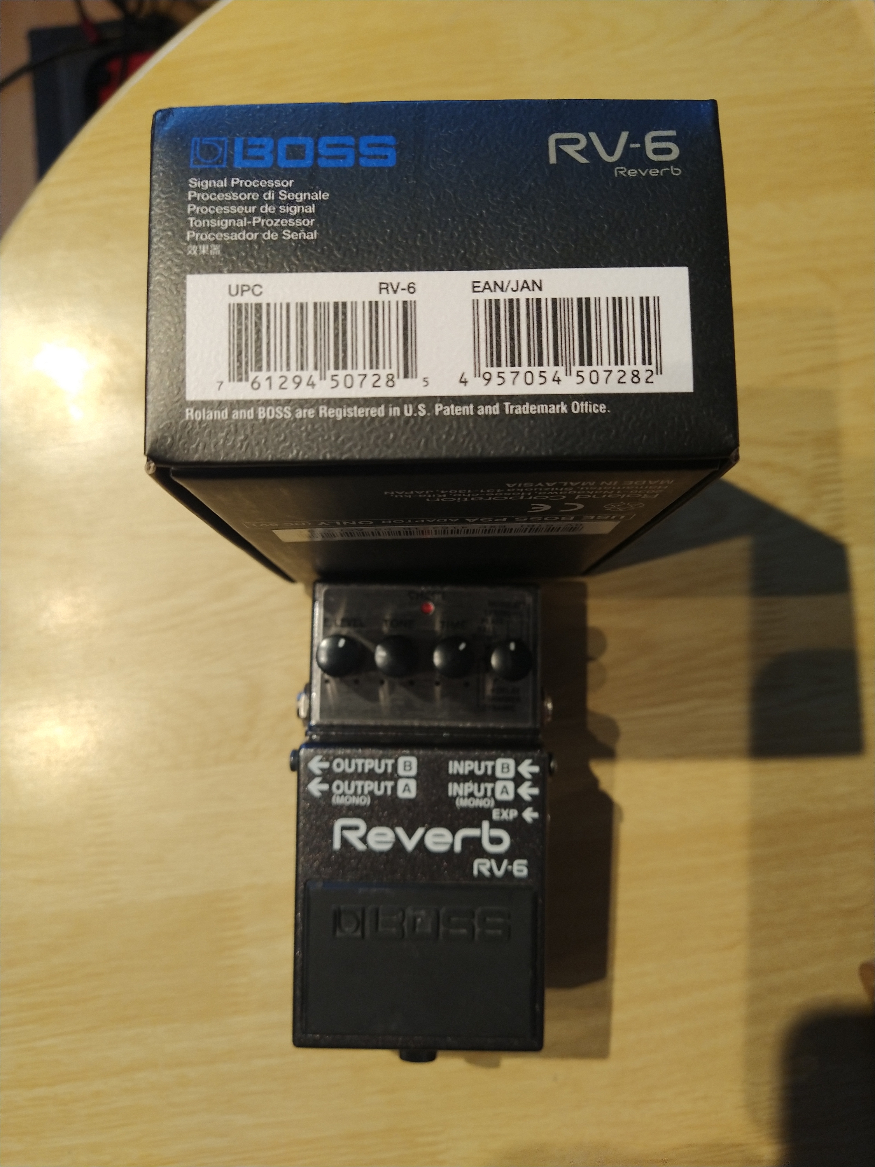 Vends pédale Boss Rv-6 avec sa boite d'origine
