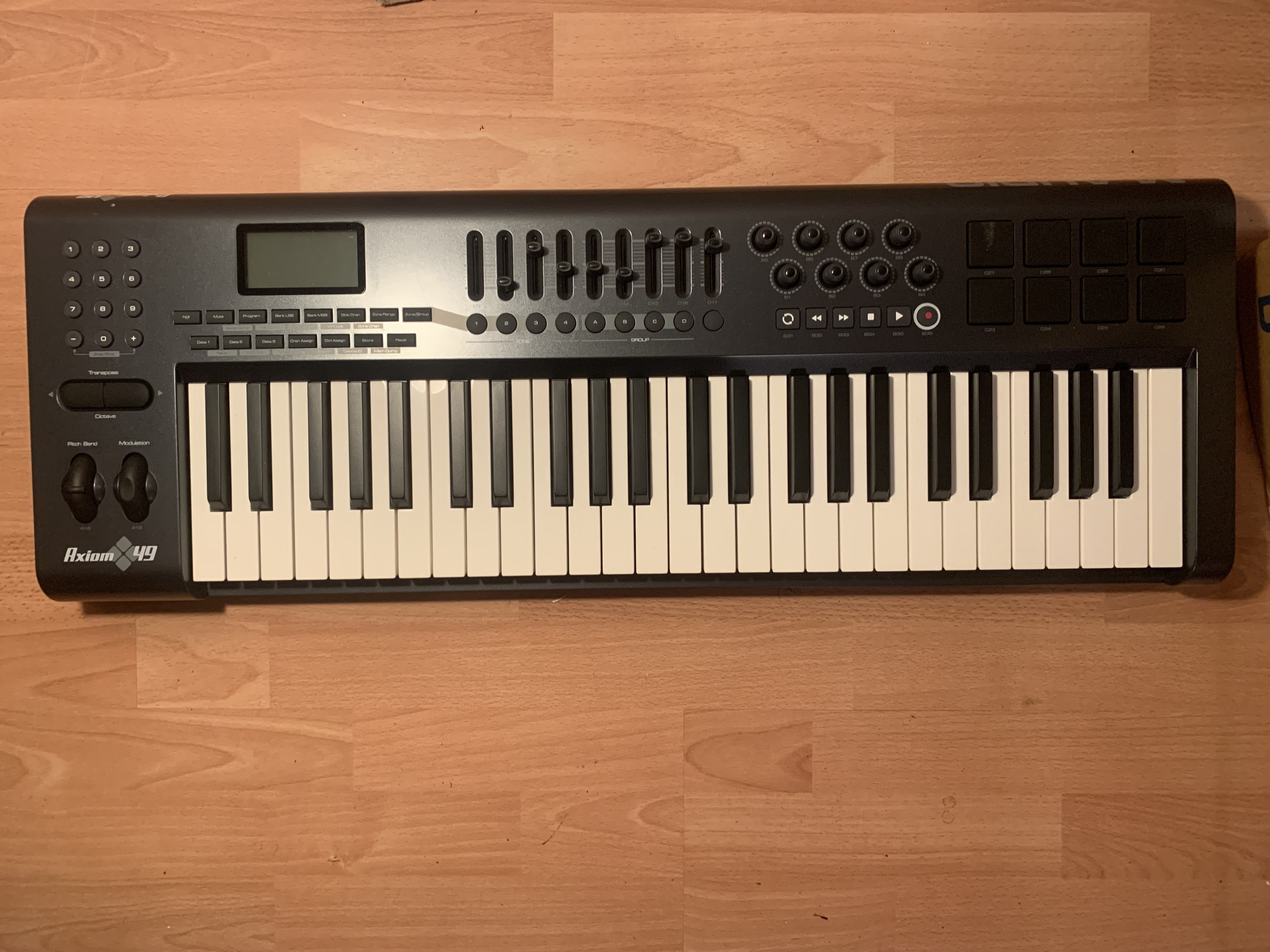Clavier contrôleur M-audio Axiom 49 avec Housse "Gin Skins" 